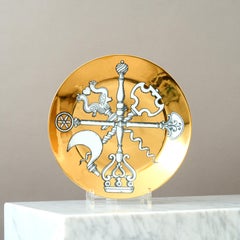 Piero Fornasetti Vintage Gilded Ceramic Dinner Plate 'Posateria', Italy 1950s.