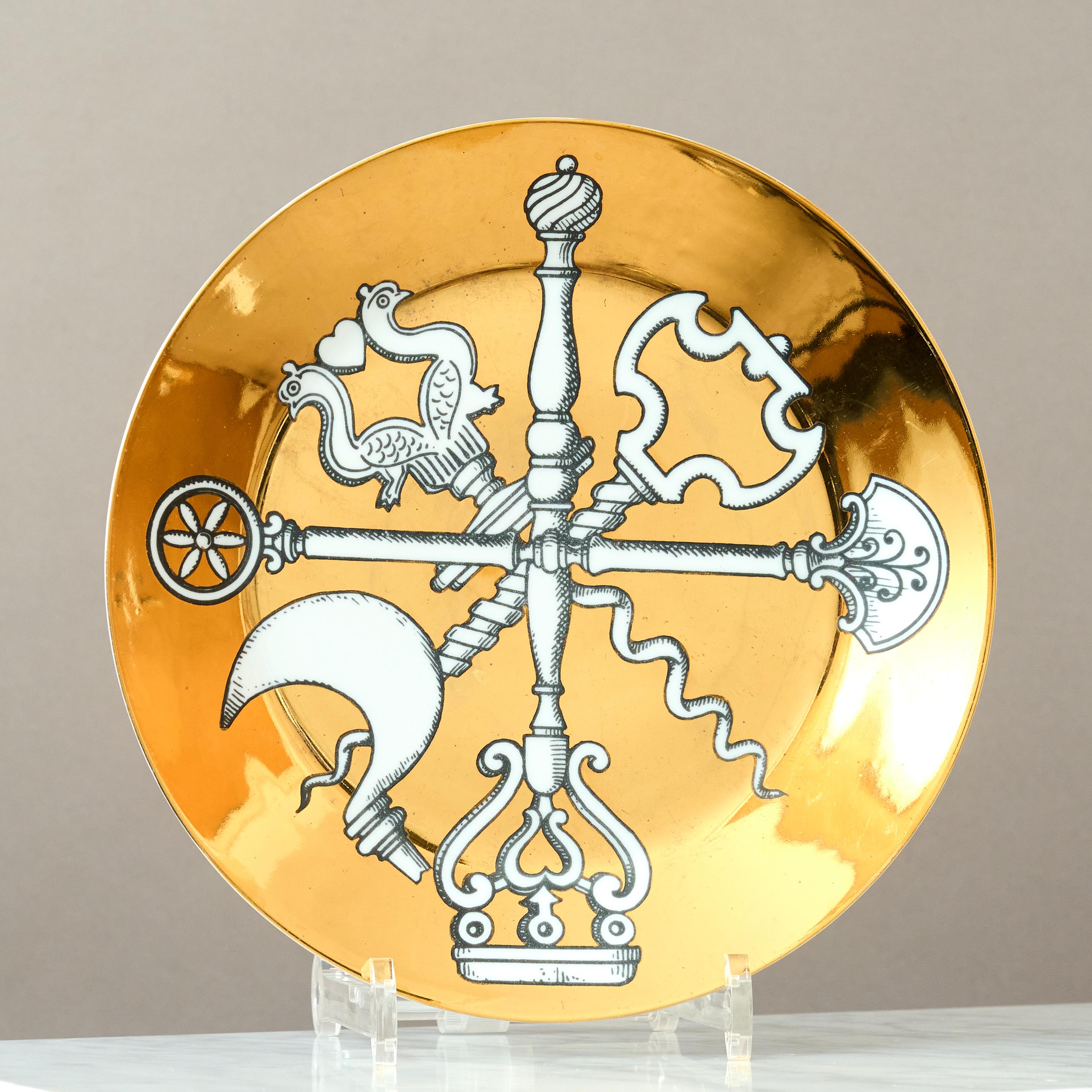 Piero Fornasetti Vintage Gilded Ceramic Dinner Plate 
Posateria
, Italy 1950s.