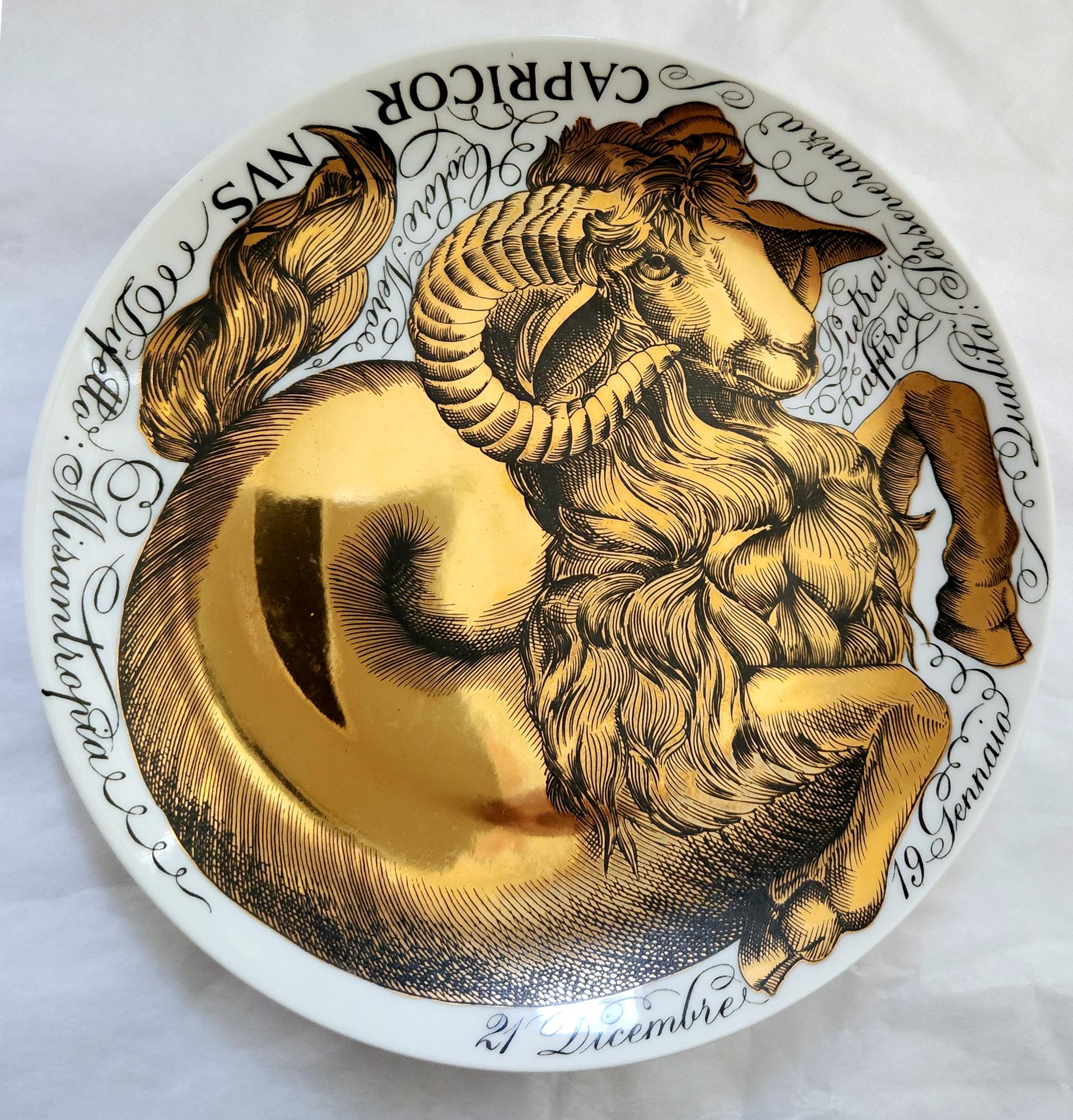 Mid-Century Modern Piero Fornasetti Assiette en porcelaine Zodiac, signe astrologique du Capricorne en vente