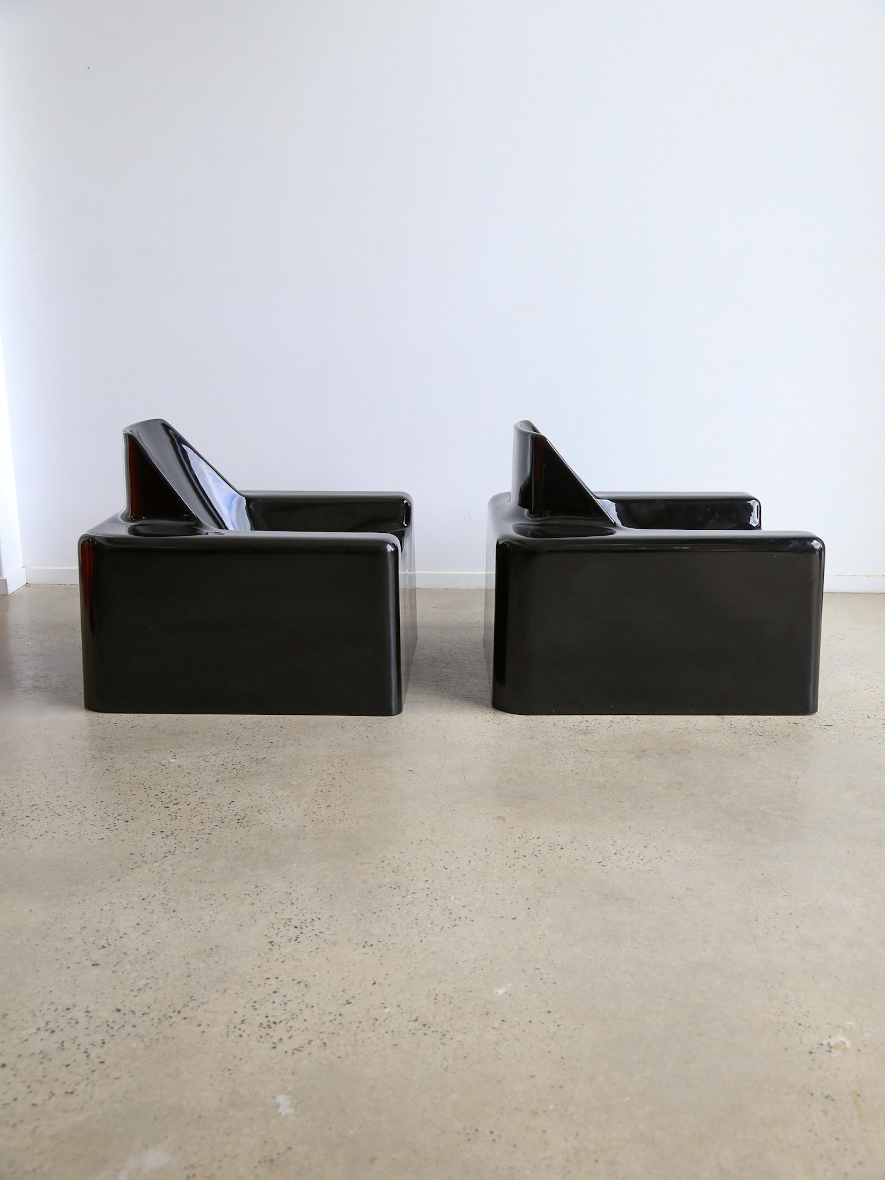 Piero Gatti & Franco Teodoro Set di due poltrone in fibra di vetro color nero in vendita 3