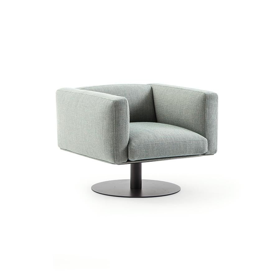 Sillón diseñado por Piero Lissoni en 2017. Fabricado por Cassina en Italia.

Información importante sobre las imágenes de los productos:
Tenga en cuenta que algunas de las imágenes muestran otros colores y variaciones del modelo, estas imágenes