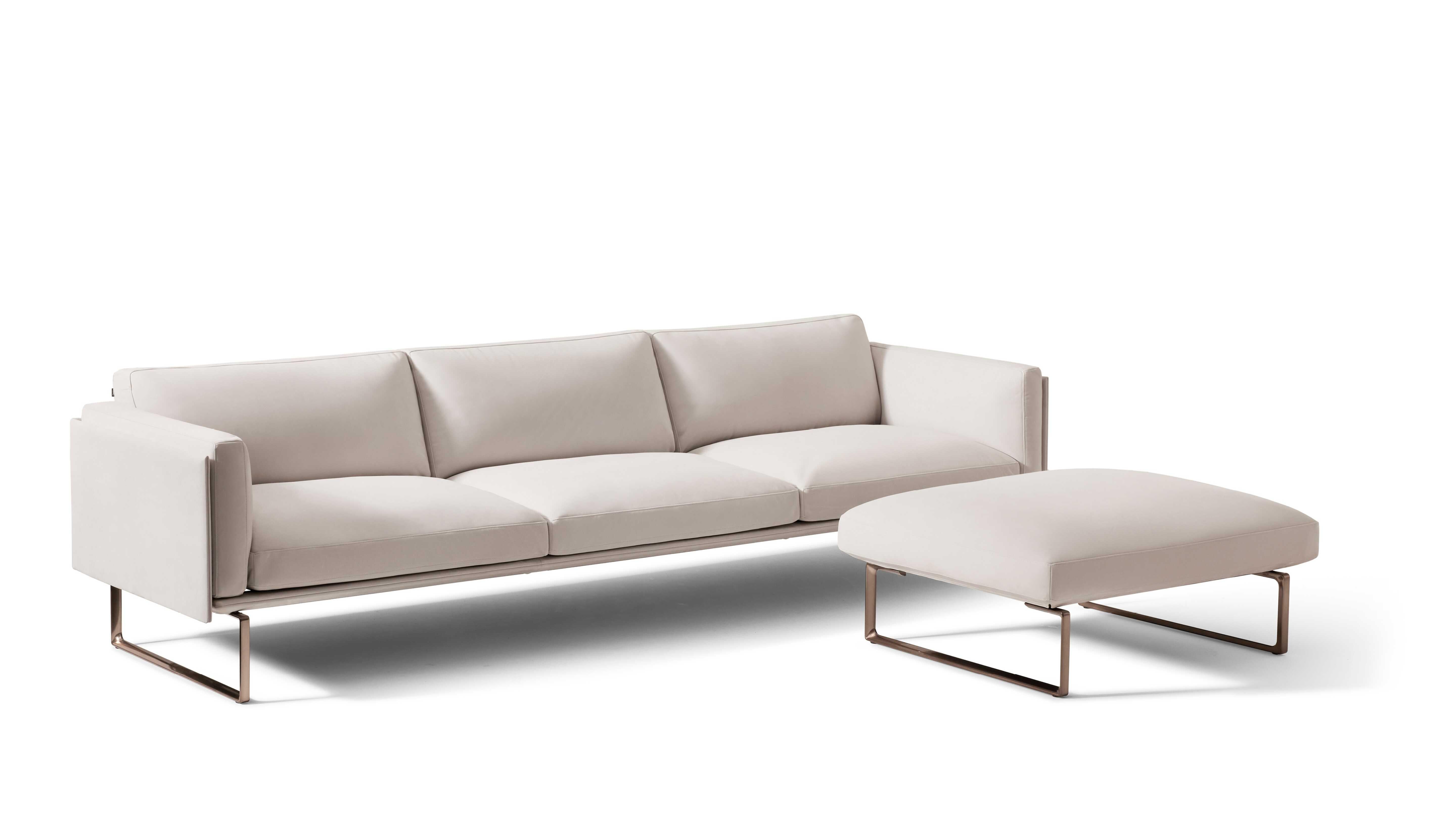 Piero Lissoni 8 Set of Two Modular Sofa and Puff For Cassina

Refined minimalist shapes characterize the timeless elegance of this modular sofa that combines masterful construction and fine tailoring in every aspect.

The extruded aluminium base