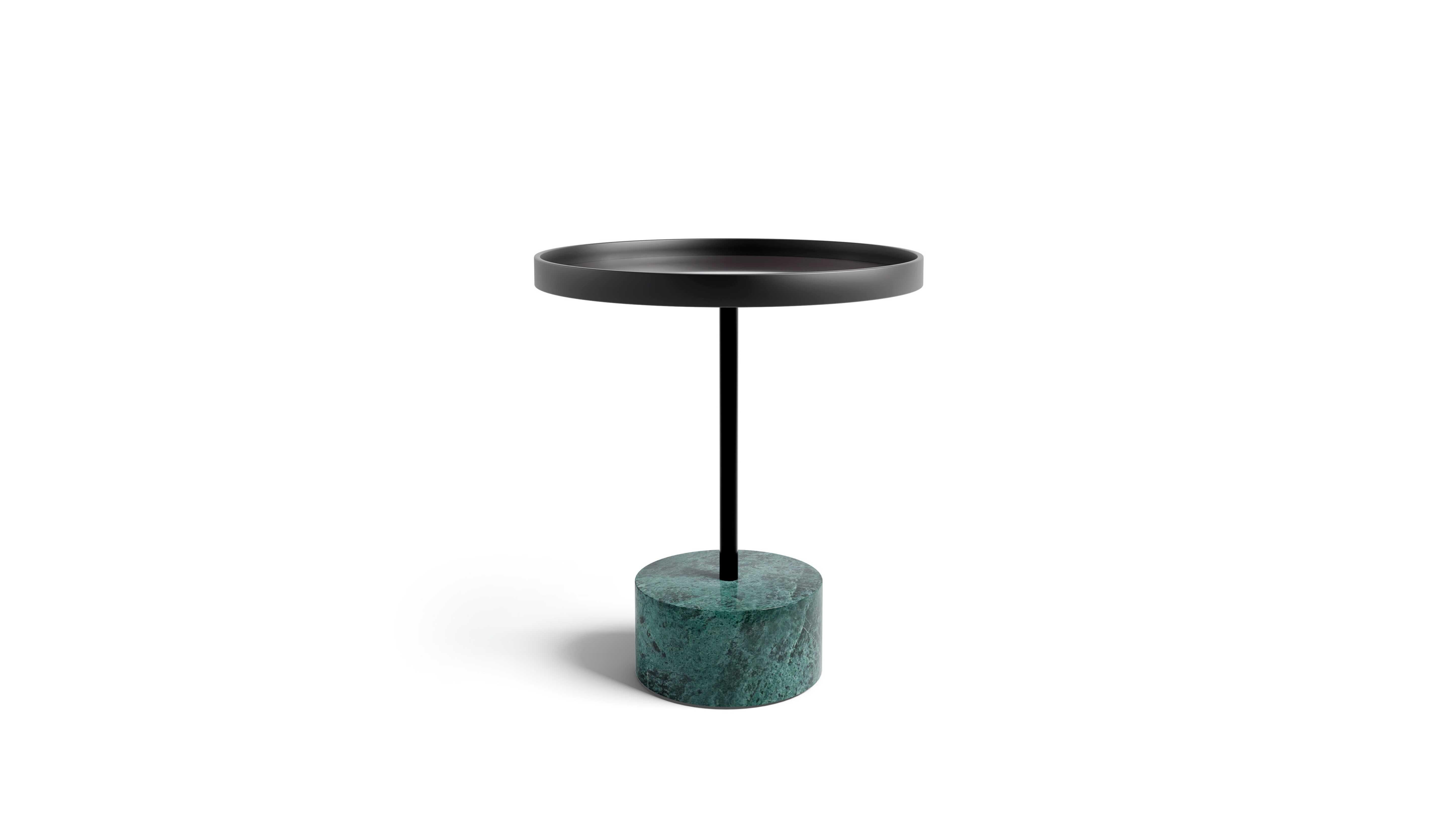 Table d'appoint 9 de Piero Lissoni pour Cassina 

Piero Lissoni produit une série de tables et de tables basses design aux formes modulaires et cylindriques conçues pour l'ameublement domestique, les collectivités et les restaurants.

Disponibles en