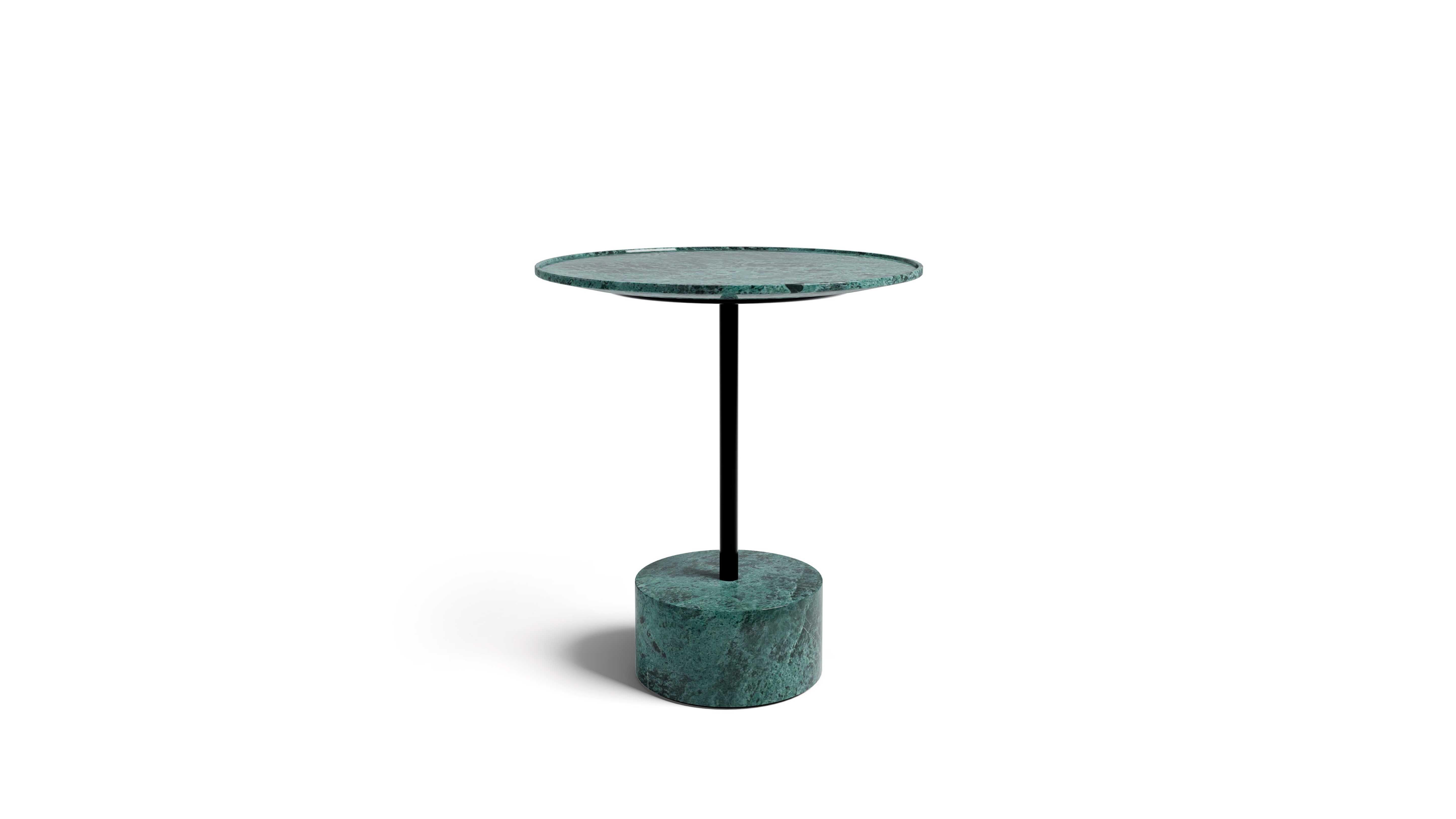 Table d'appoint 9 de Piero Lissoni pour Cassina 

Piero Lissoni produit une série de tables et de tables basses design aux formes modulaires et cylindriques conçues pour l'ameublement domestique, les collectivités et les restaurants.

Disponibles en