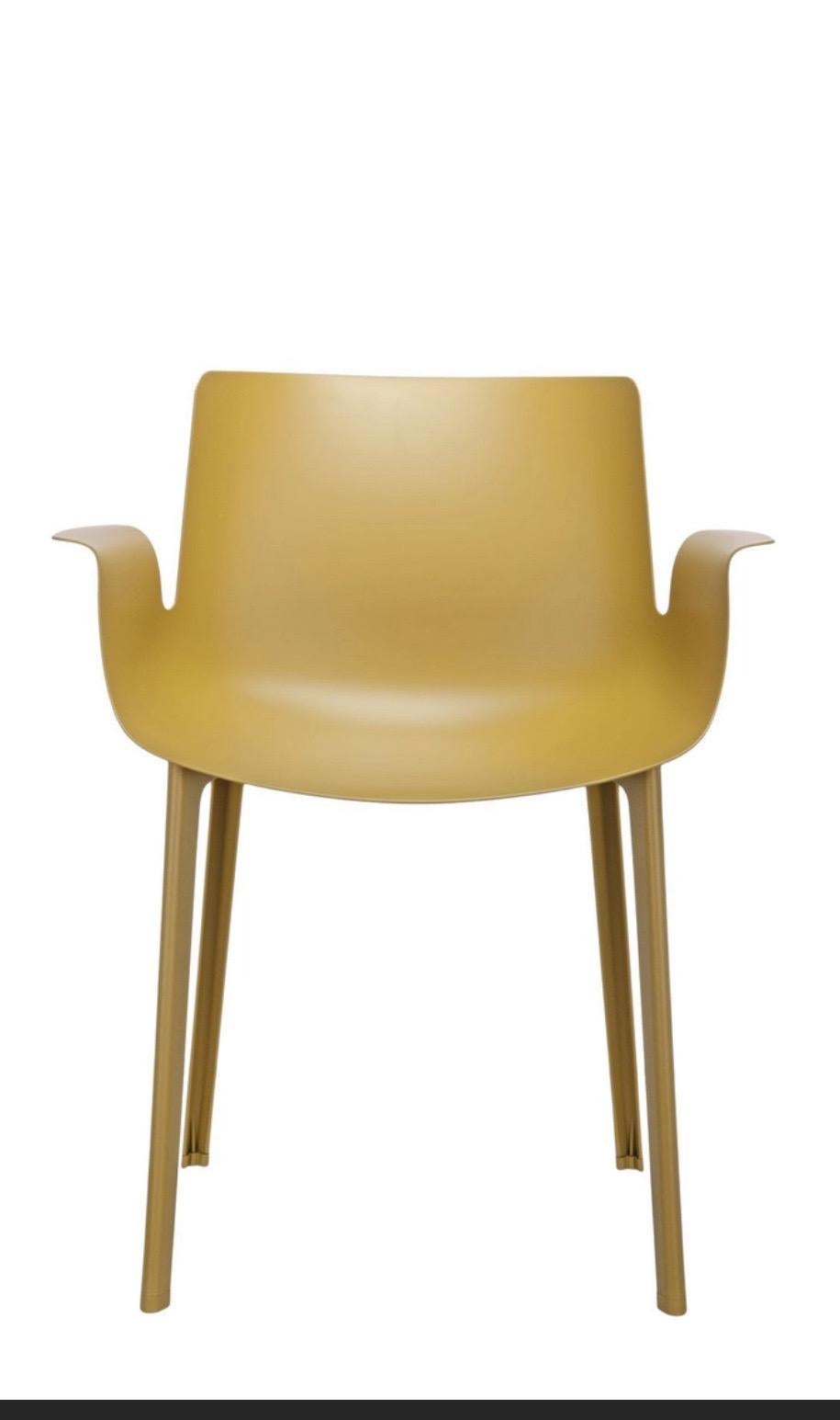 Italiano Piero Lissoni Per Kartell Poltrona Piuma in Mustard sage in vendita