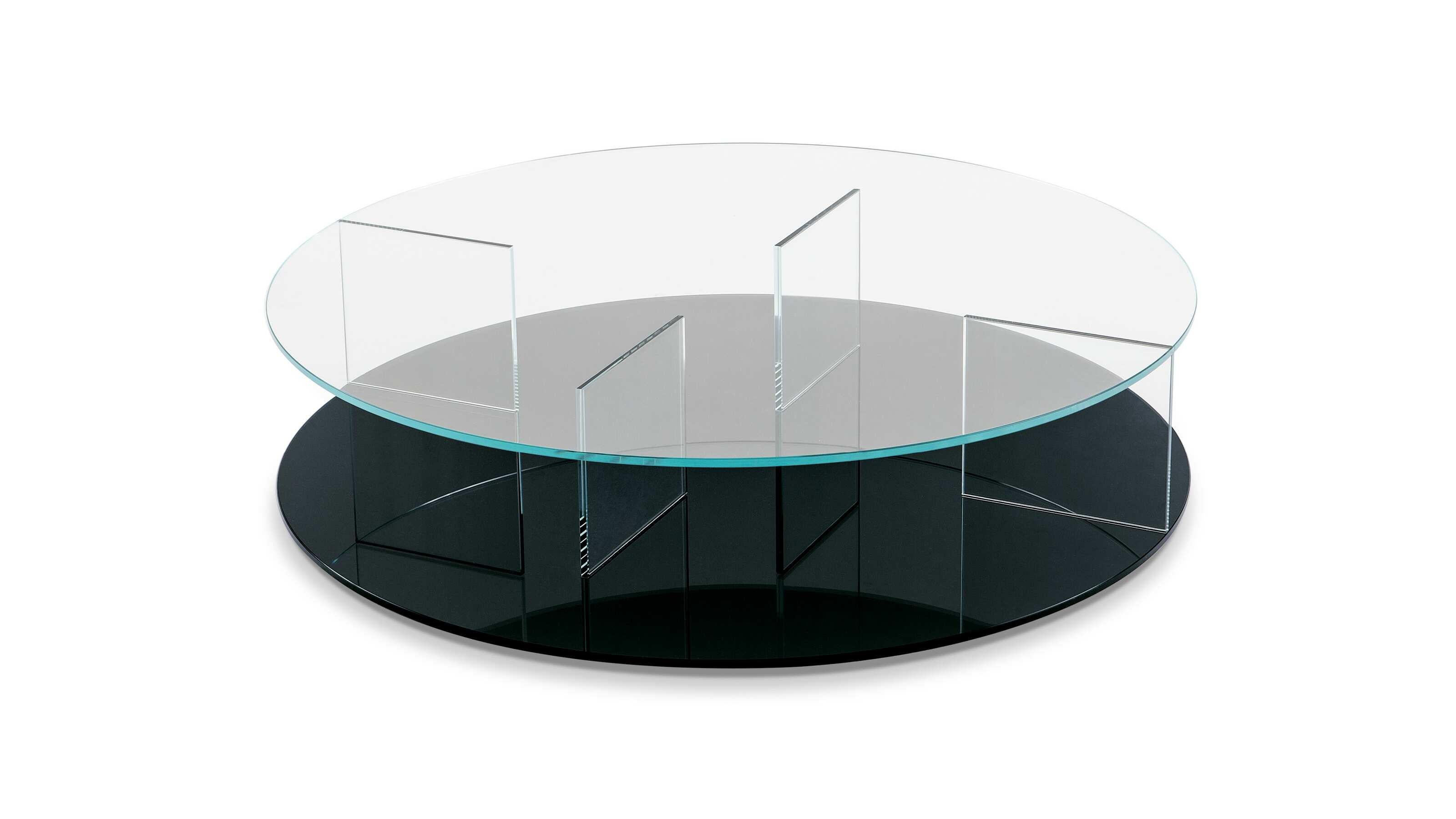 Piero Lissoni  Tavolo basso Mex per Cassina

Una famiglia di tavolini bassi, ideali per il soggiorno, disegnati da Piero Lissoni.

Contraddistinti da un'audace identità stilistica, i modelli Mex combinano linee pulite e profili distinti, unendo