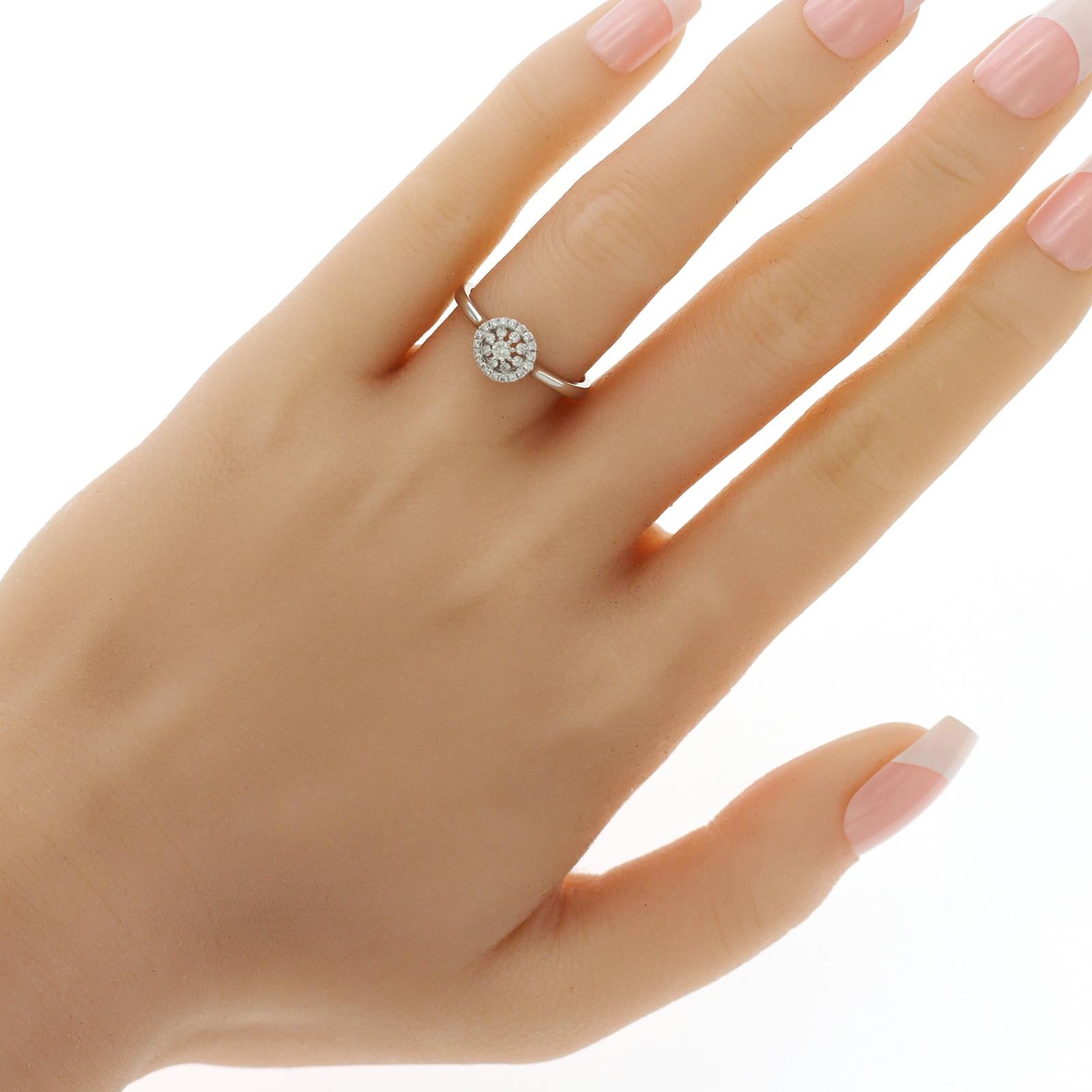 Taille ronde Piero Milano Bague de fiançailles en or blanc 18 carats avec diamants 0,21 carat en vente
