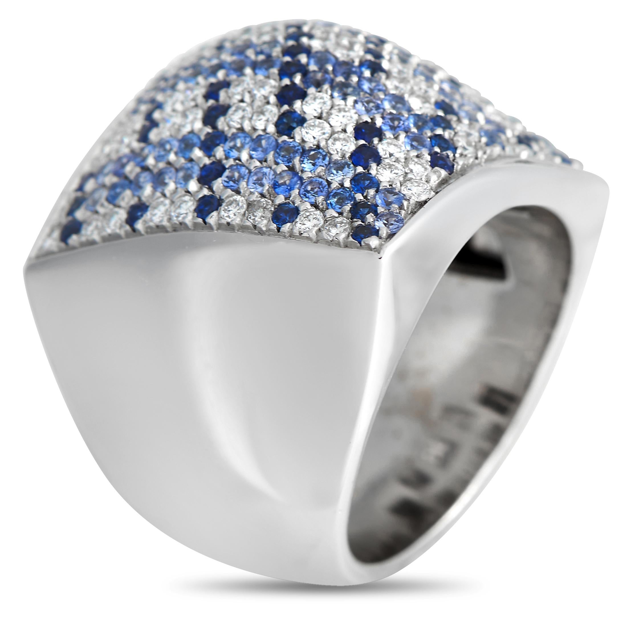 Bringen Sie Ihre Individualität zum Ausdruck mit diesem Ring mit ungewöhnlichem Profil. Er hat ein klobiges, breites und gewölbtes Band mit einer Dicke von 14 mm. Die breiteste Fläche des Rings ist mit einem asymmetrischen Bett aus Diamanten und
