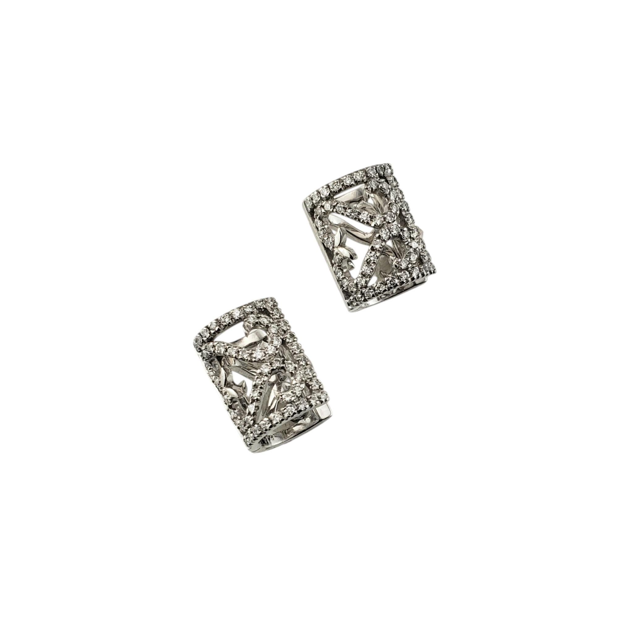 Pendientes puño de oro blanco de 18 quilates y diamantes Piero Milano

Estos impresionantes pendientes puño con bisagra de Piero Milano tienen 53 diamantes redondos de talla brillante engastados en oro blanco de 18 quilates, con un precioso