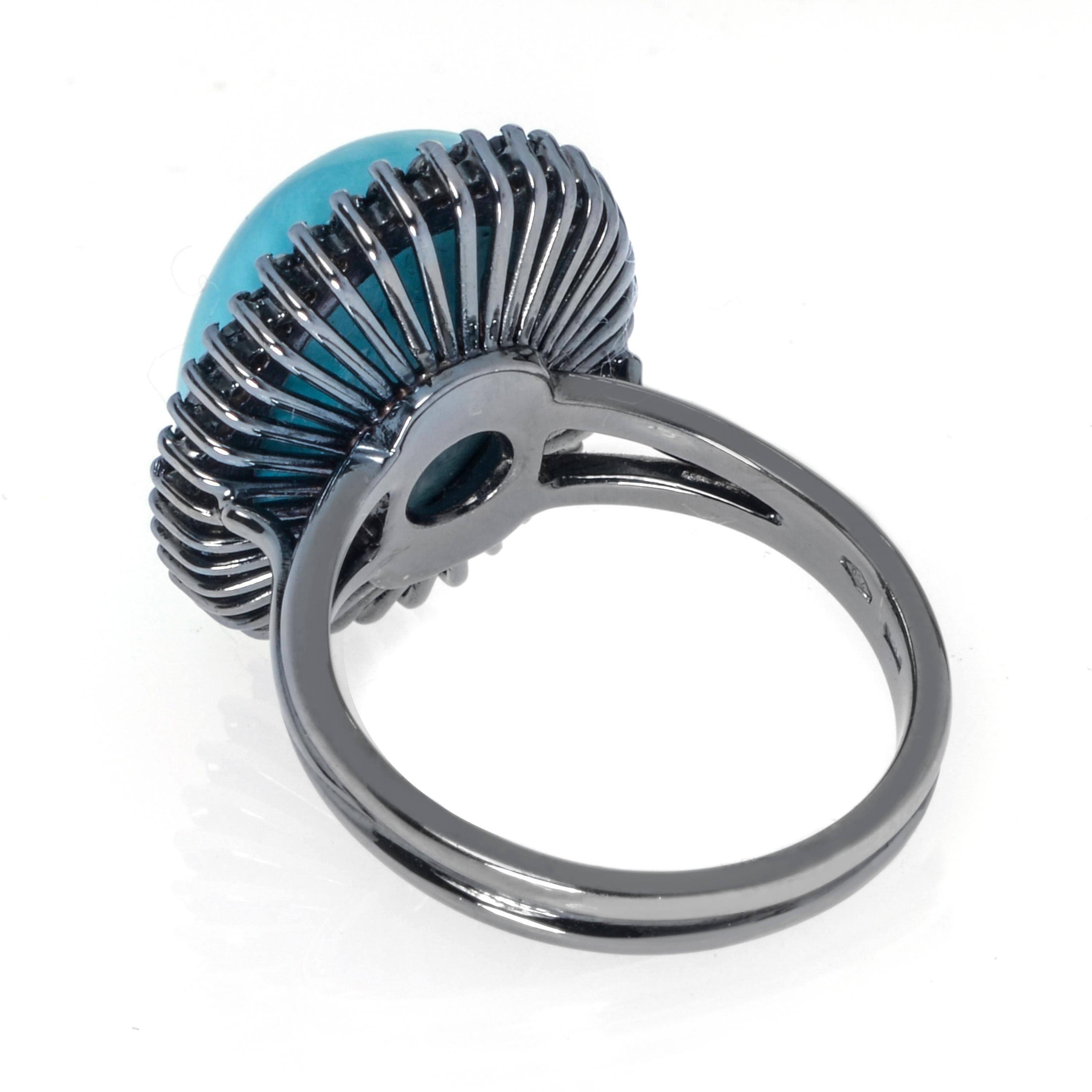 This bold Piero Milano 18K White Gold Statement Ring features an oval 1.05ct turquoise cabochon framed in black diamond pave 0.47ct twd in a rhodium plated white gold setting. The ring size is 7. The Decoration Size is 16mm x 20mm. The Weight is 8g.