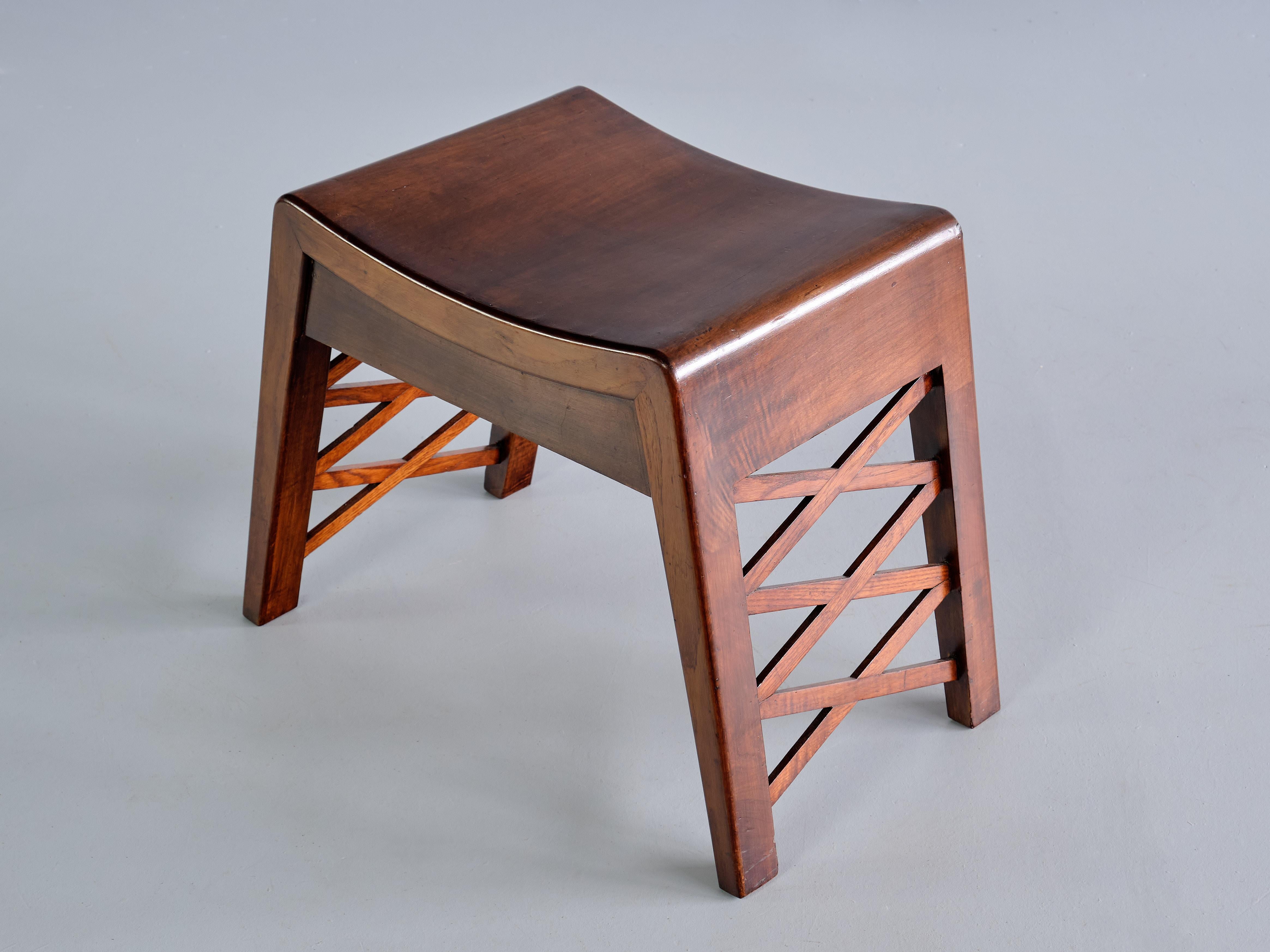 Piero Portaluppi Attributed Pair of Stools in Chestnut Wood, Italy, Late 1930s For Sale 6