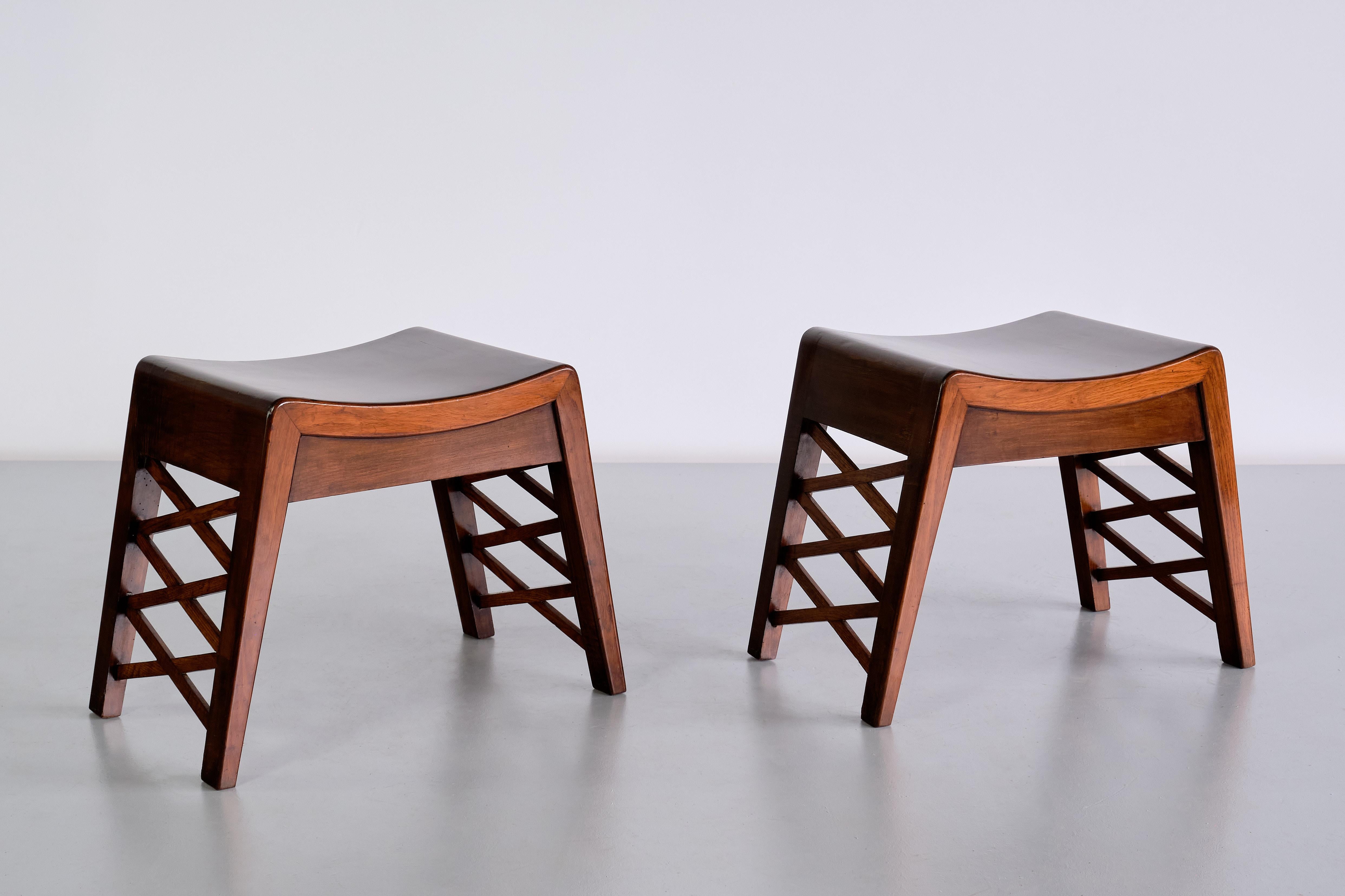 Piero Portaluppi Attributed Pair of Stools in Chestnut Wood, Italy, Late 1930s For Sale 9
