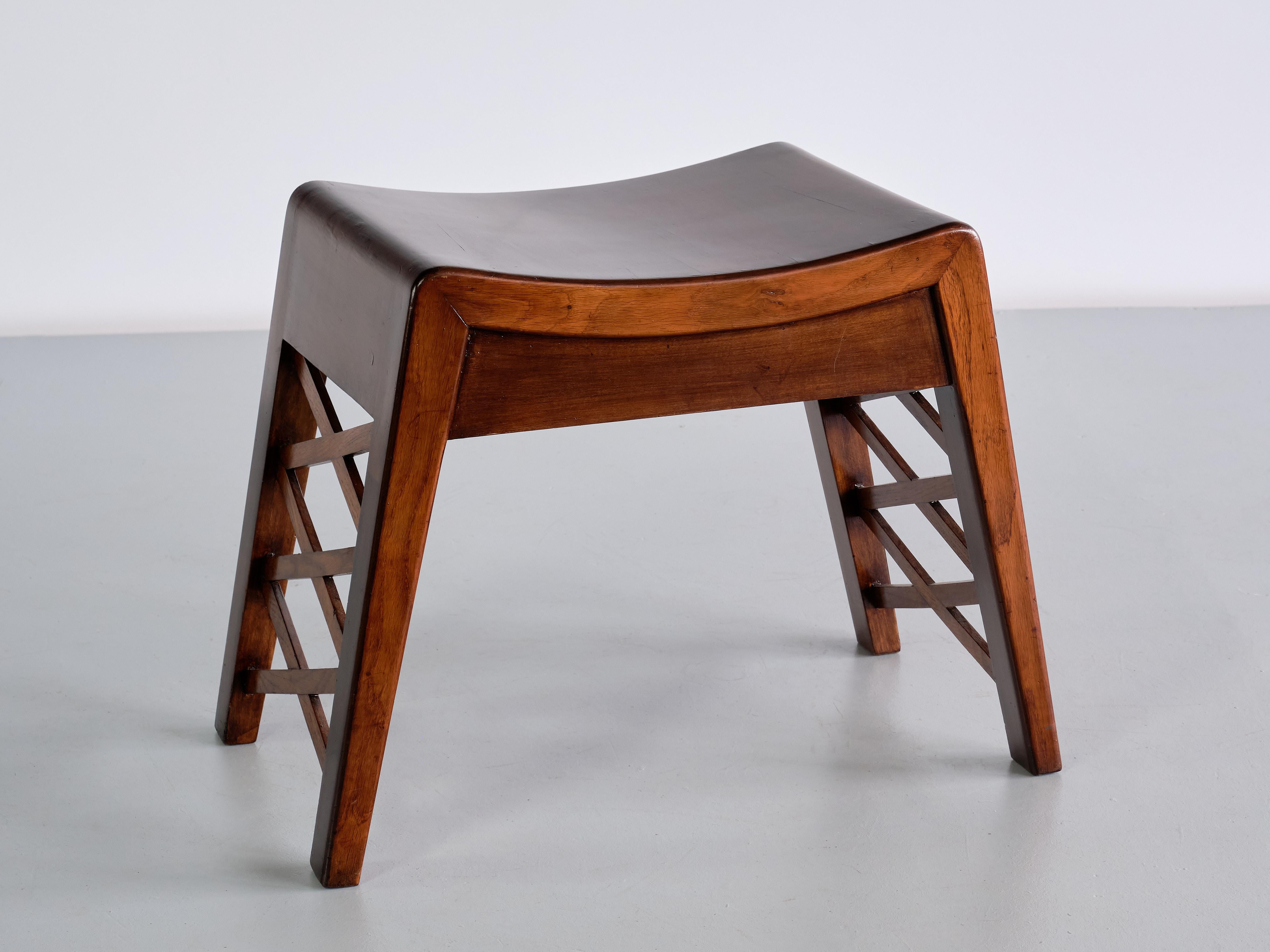 Mid-20th Century Piero Portaluppi Attributed Pair of Stools in Chestnut Wood, Italy, Late 1930s For Sale