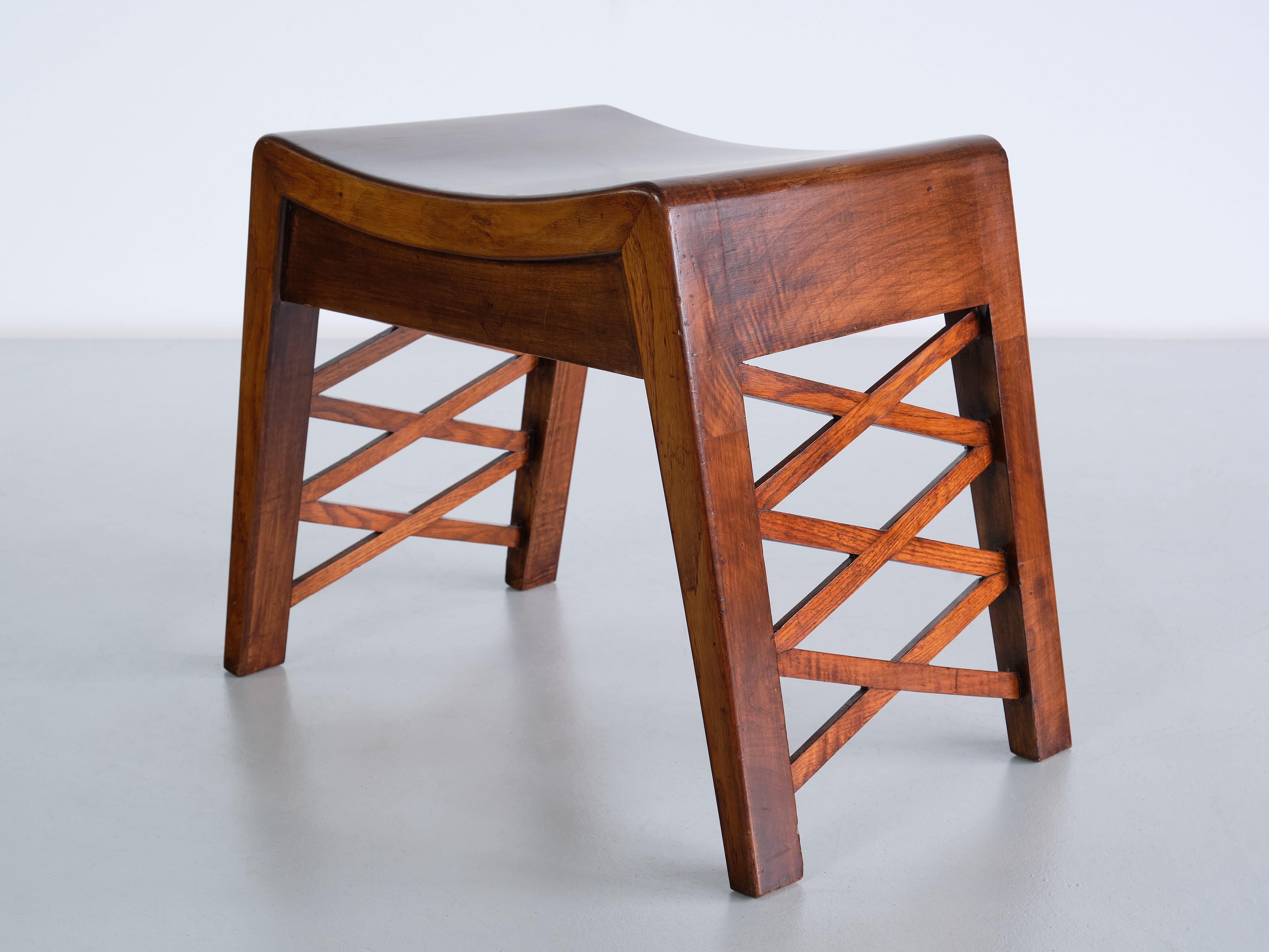Piero Portaluppi Attributed Pair of Stools in Chestnut Wood, Italy, Late 1930s For Sale 2