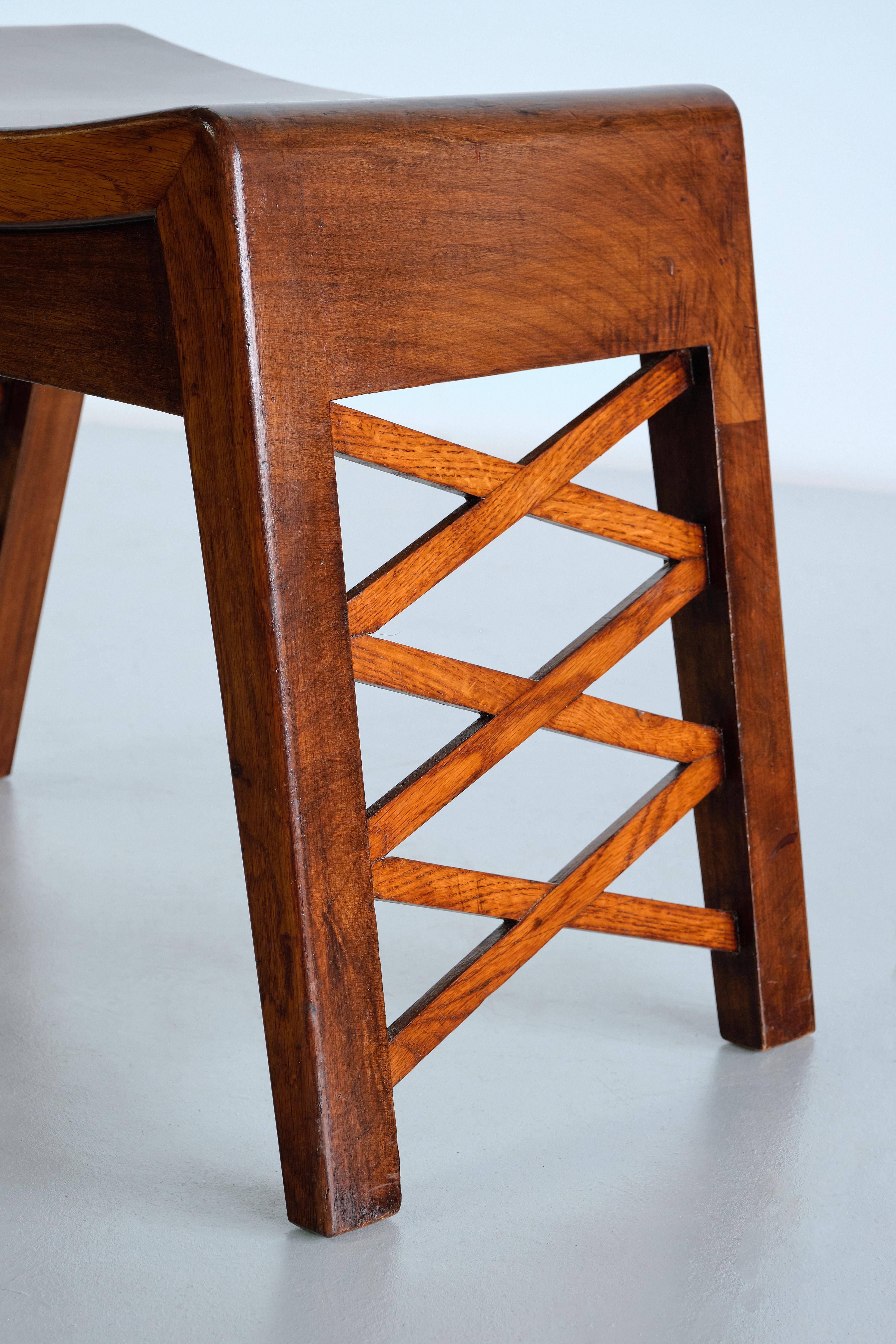 Piero Portaluppi Attributed Pair of Stools in Chestnut Wood, Italy, Late 1930s For Sale 3