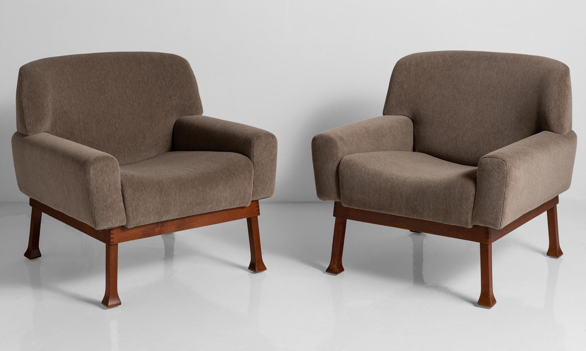 Piero Ranzani armchairs, Italy circa 1950.

Newly upholstered in brown mohair by Maharam, on original teak frame.