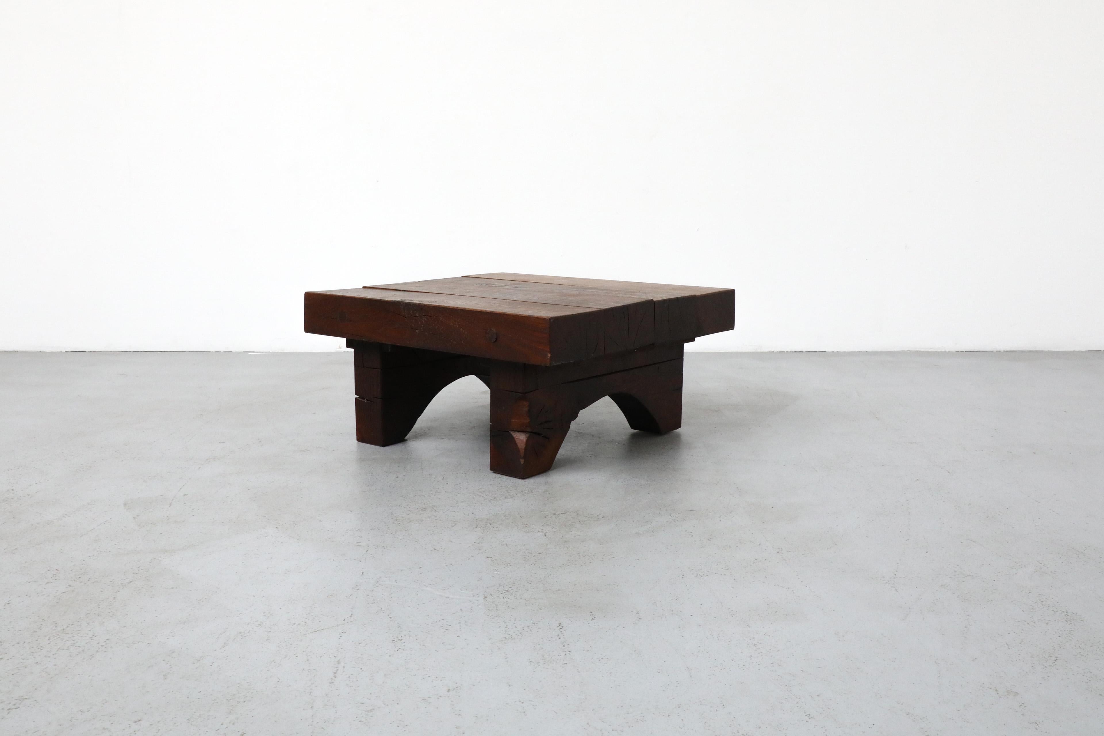 Table basse carrée brutaliste d'inspiration Pierrce Chapo avec pieds arqués Bon état - En vente à Los Angeles, CA