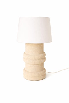 Pierre-Albert Tormos - Lampe de table cylindrique en pierre beige sculptée à la main, 1970