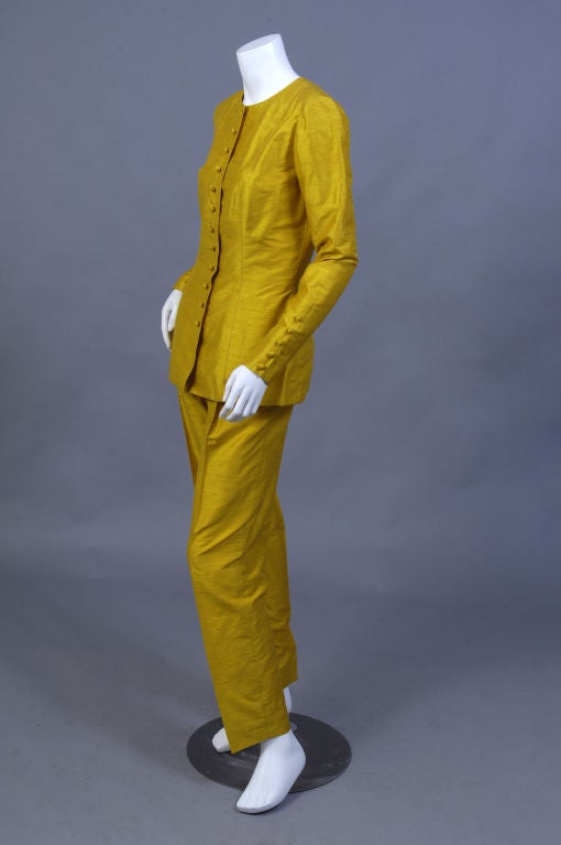 Gelbe Haute Couture-Tunika und Hose aus Seide von Pierre Balmain, 1970er Jahre im Zustand „Hervorragend“ im Angebot in New Hope, PA