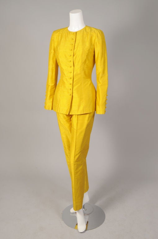 Gelbe Haute Couture-Tunika und Hose aus Seide von Pierre Balmain, 1970er Jahre im Angebot 1
