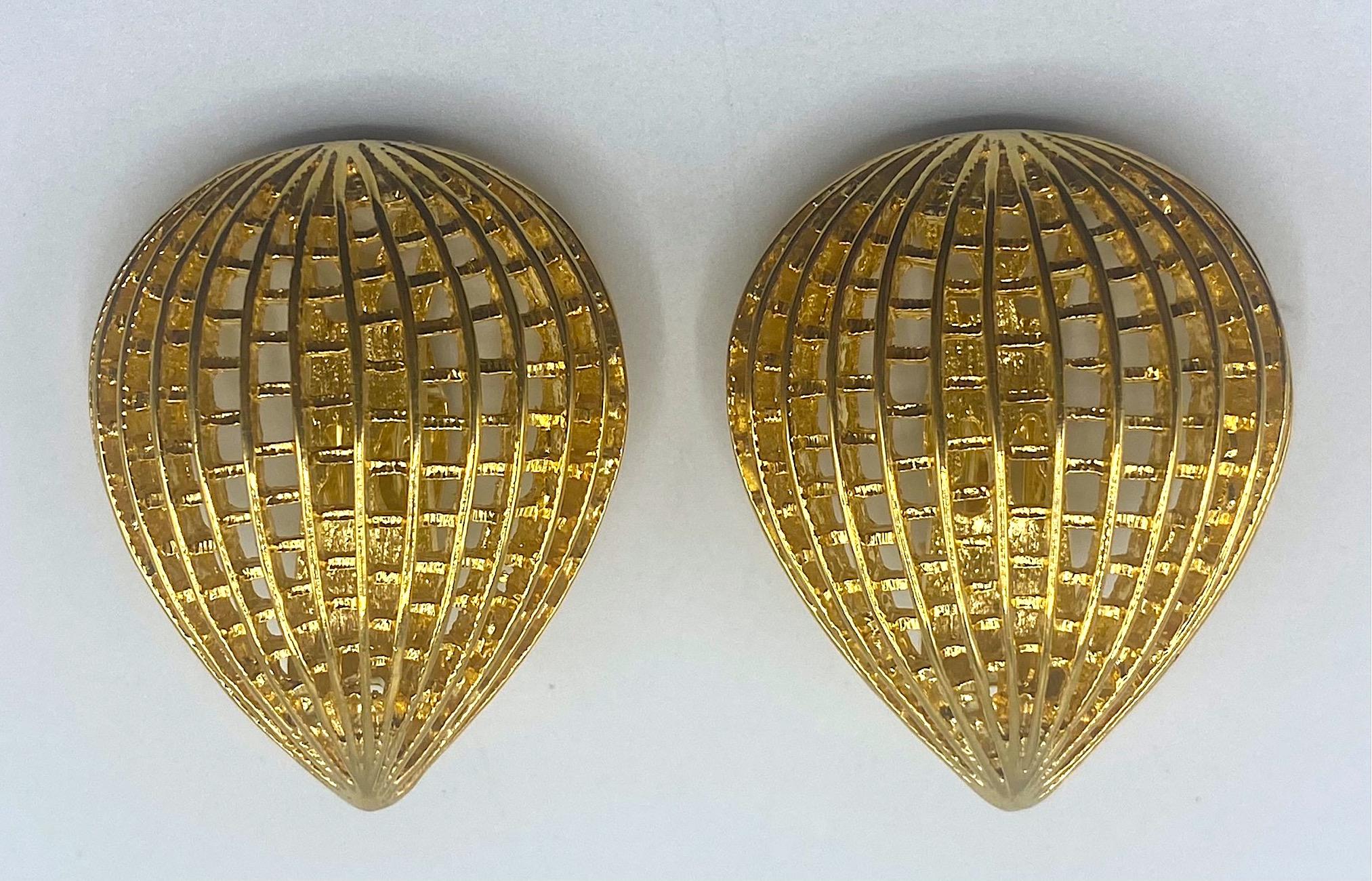 Pierre Balmain 1980s Large Gold Openwork Earrings In Good Condition In New York, NY