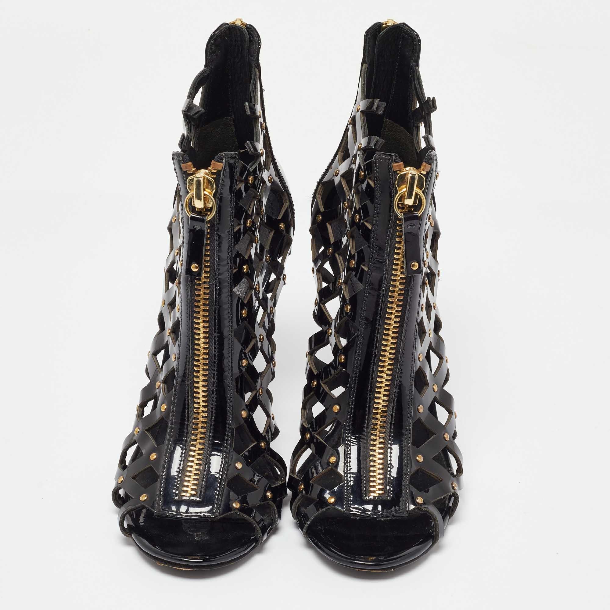 Nero Pierre Balmain Sandali a gabbia con borchie in pelle nera taglia 41 in vendita