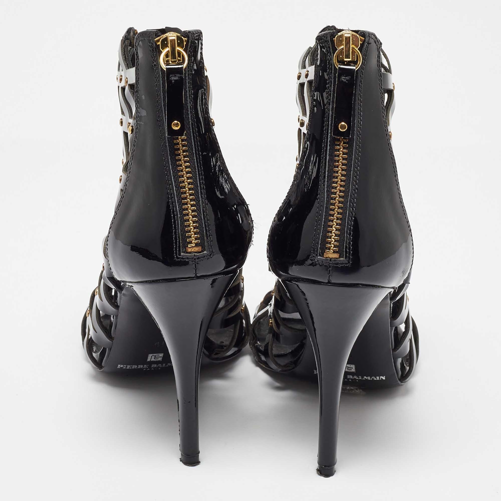 Donna Pierre Balmain Sandali a gabbia con borchie in pelle nera taglia 41 in vendita