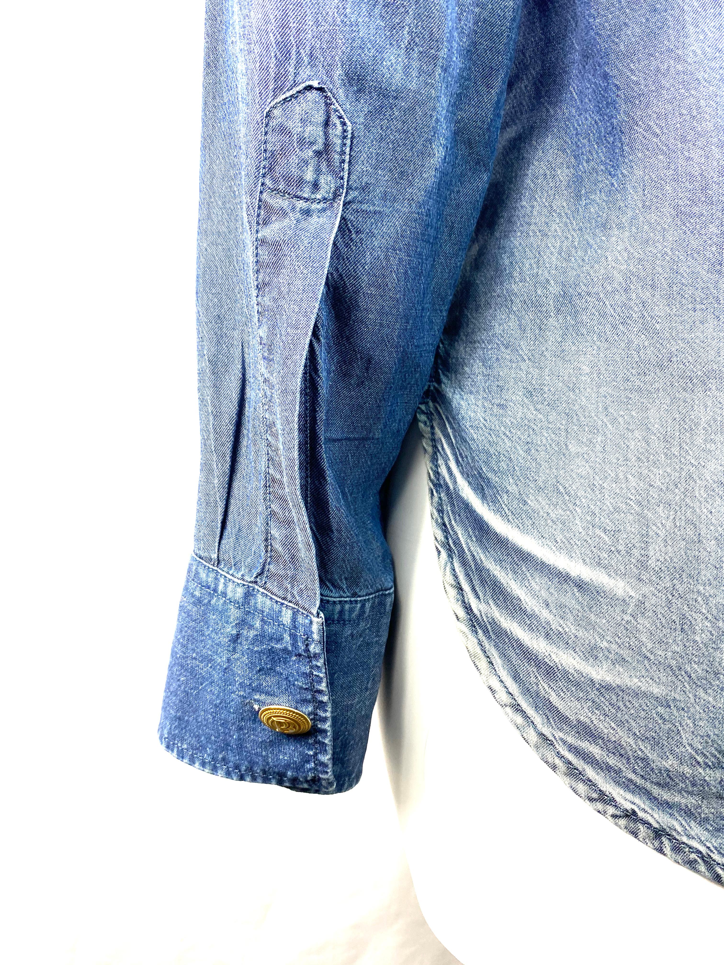 Pierre Balmain - Chemise en jean bleu, taille 40 Excellent état - En vente à Beverly Hills, CA