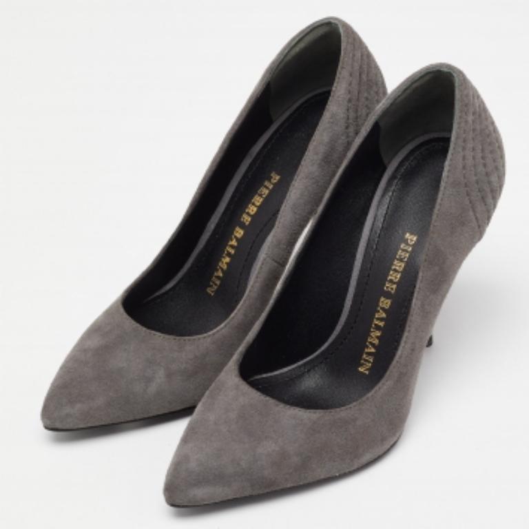 Pierre Balmain Bombas con punta de ante gris Talla 35 Negro en venta