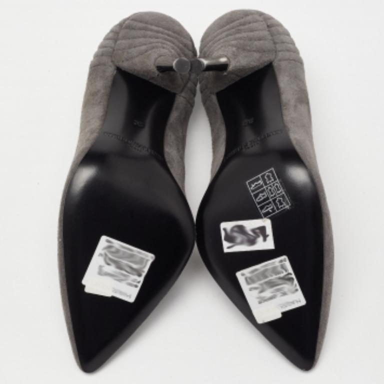 Pierre Balmain Bombas con punta de ante gris Talla 35 en venta 3