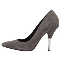 Pierre Balmain Bombas con punta de ante gris Talla 35