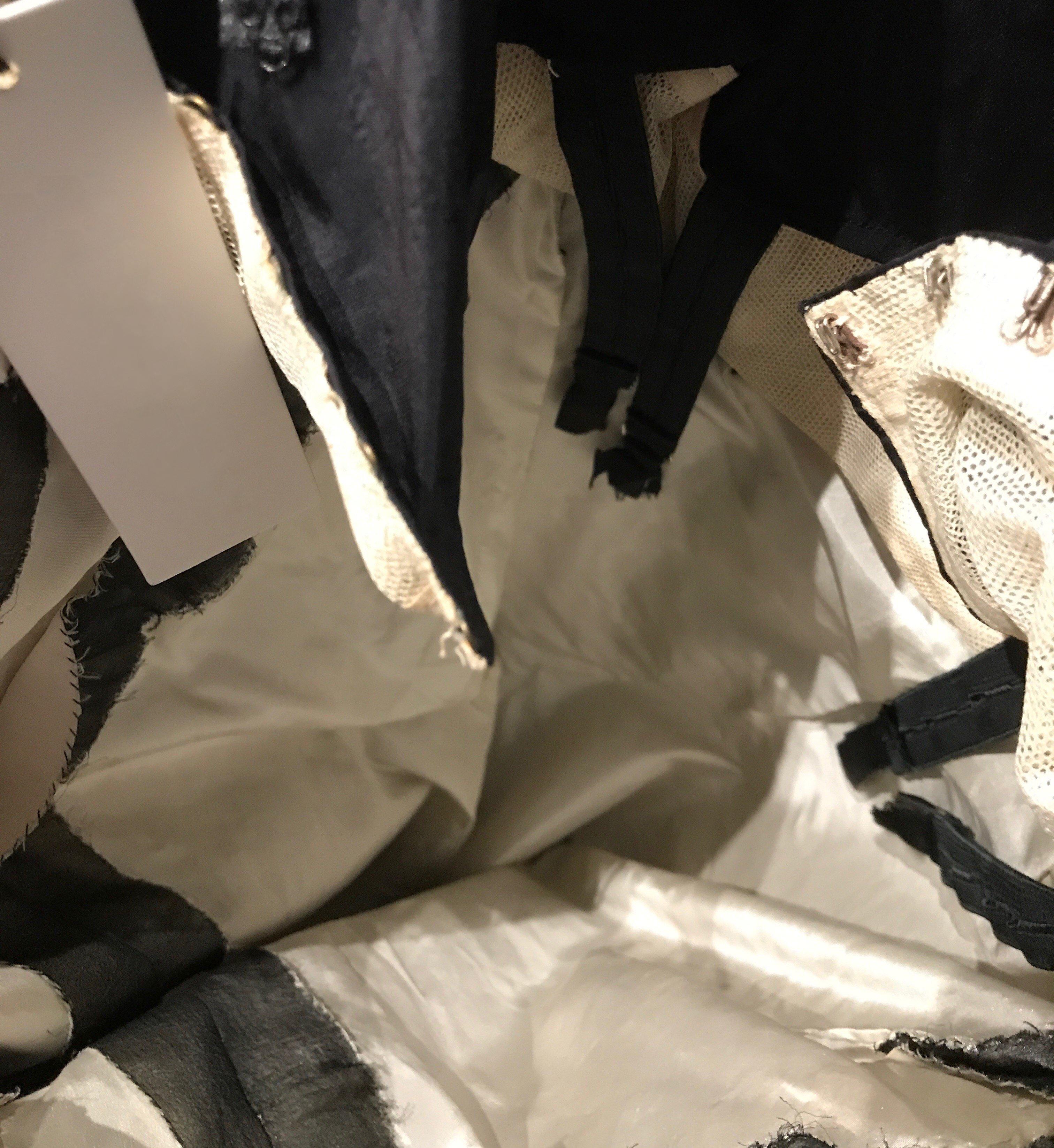 1950er Jahre PIERRE BALMAIN Schwarz-Weißes Haute Couture-Cocktailkleid aus Seidenspitze Jacke im Angebot 14