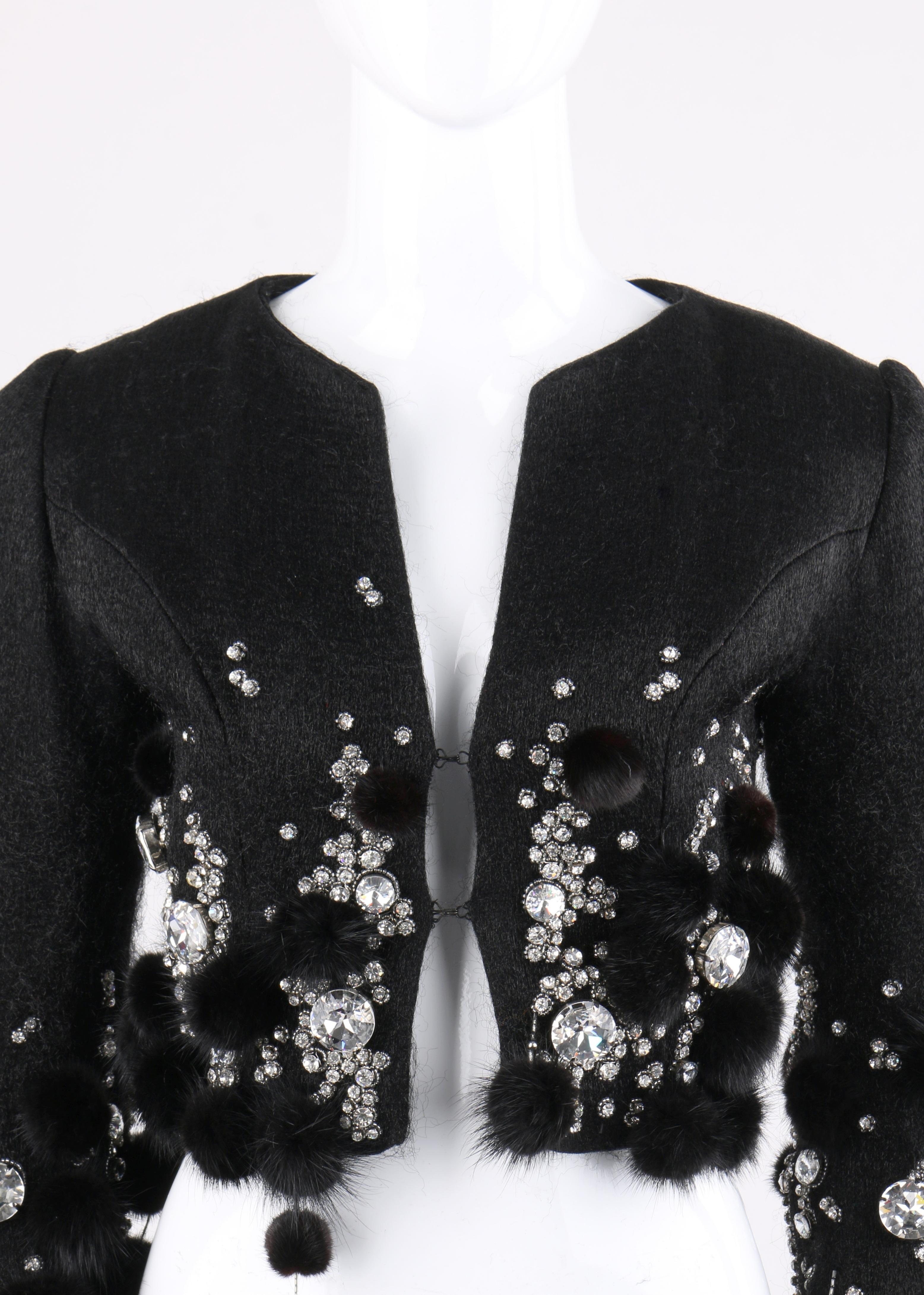 Noir PIERRE BALMAIN Haute Couture - Veste courte en fourrure de vison perlée de cristal noir, ca 1964 en vente