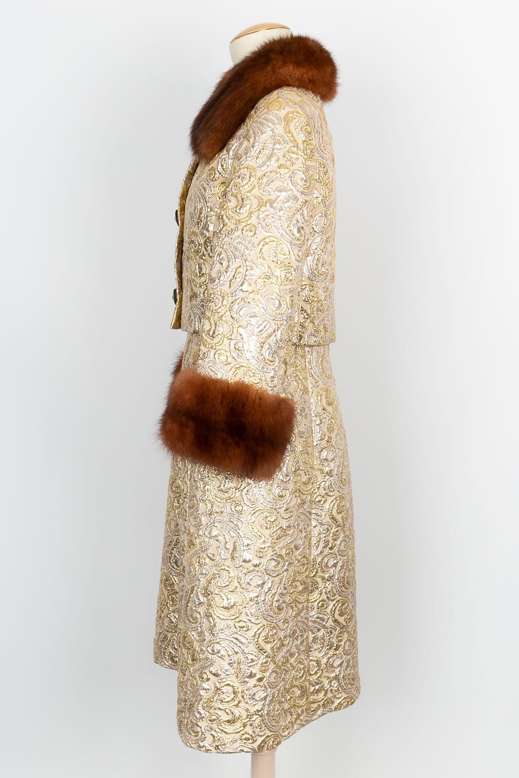 Balmain Haute Couture set made up of a dress and a jacket in lurex trimmed with fur and silk crepe. 
No composition label or size indicated, it corresponds to a 38FR. 
Bolducs n°144991 and Bolduc n°144816.
Clothing dating from the 1960s.

Additional