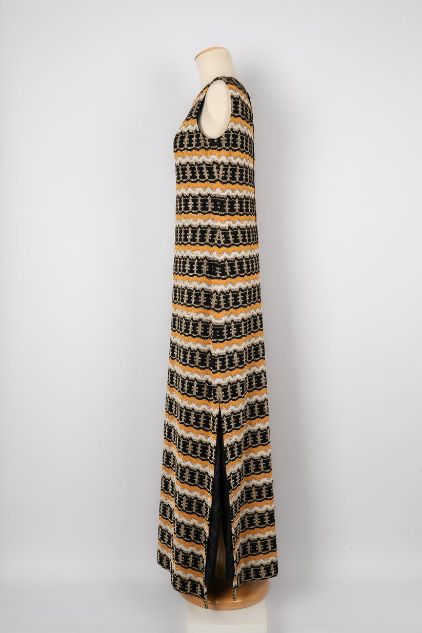 Balmain - (Made in France) Long patterned dress. 44FR size indicated but it fits more a 40FR/42FR.

Additional information:
Condition: Very good condition
Dimensions: Chest: 48 cm - Waist: 42 cm - Hips: 52 cm - Length: 150 cm

Seller Reference: VR150