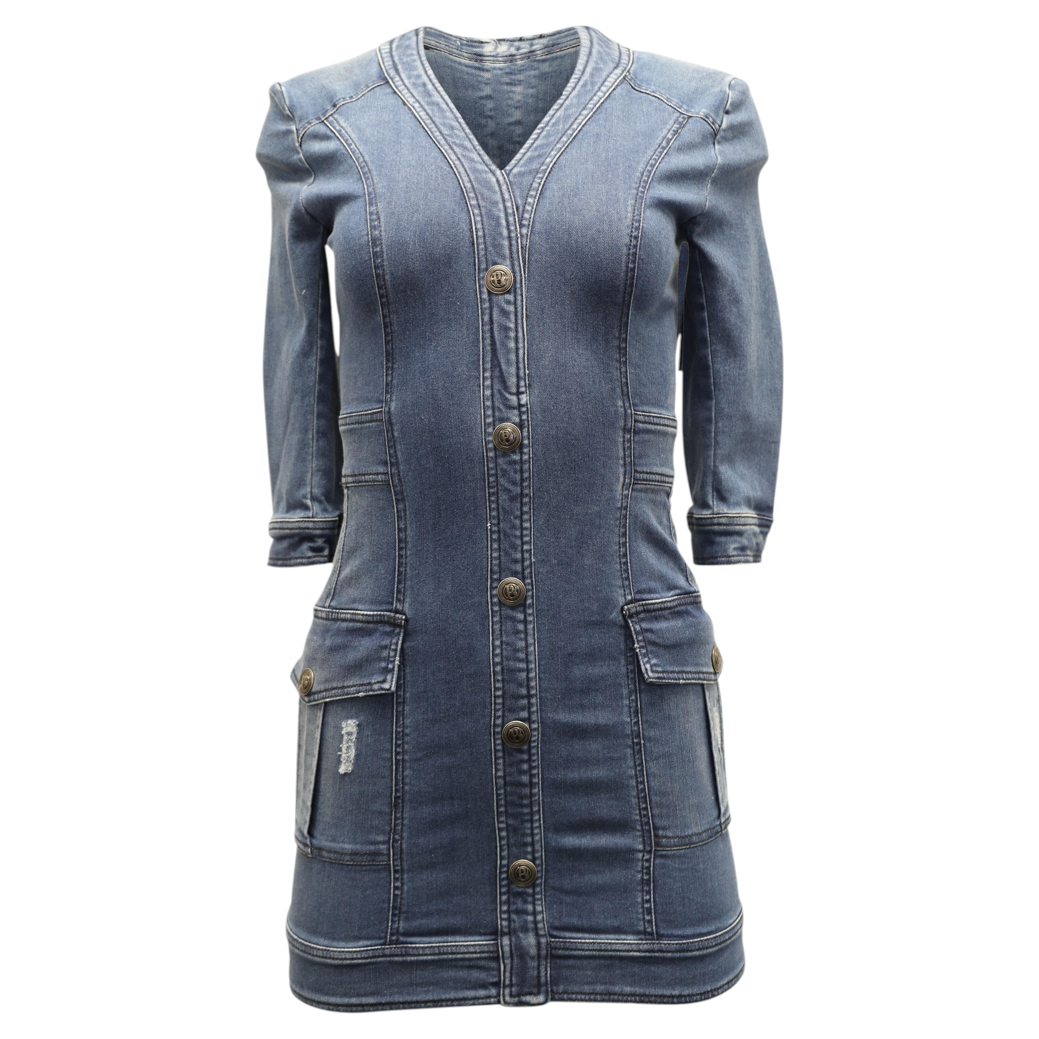 Mini-robe Pierre Balmain en denim bleu en vente