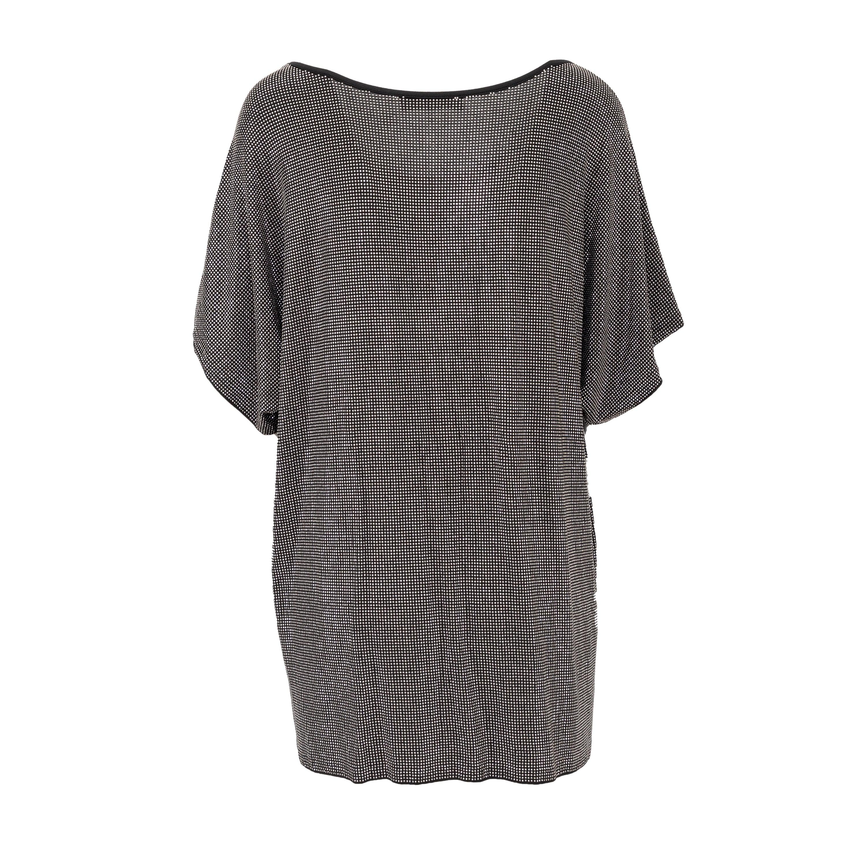 This Pierre Balmain oversized t-shirt is made with a viscose and spandex blend, and features an all over silver rhinestone design. The spread deep neckline, seamless loose shoulders, and short sleeves give you a comfortable and stylish fit. 
