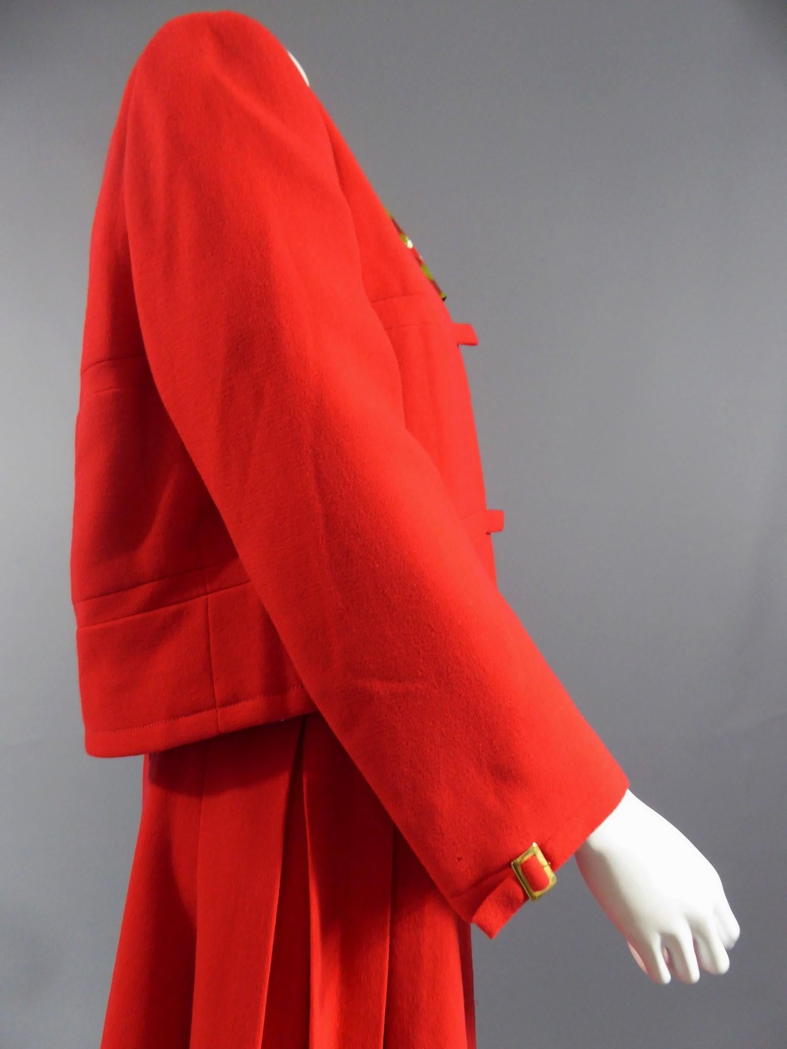Ensemble di giacca e gonna a pieghe in seta rossa di Pierre Balmain, CIRCA 1965-1970 in vendita 10