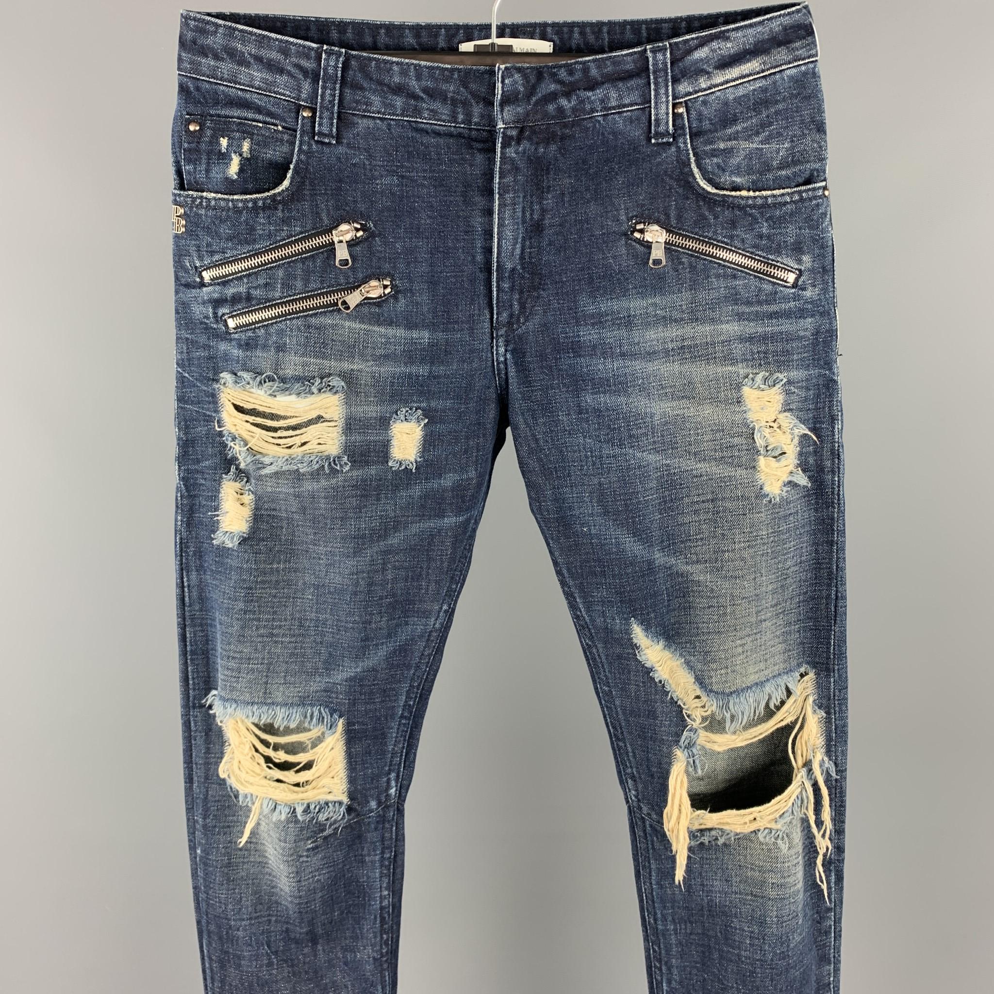 PIERRE BALMAIN jeans comes in a indigo distressed denim featuring a slim fit, zipper pocket details, and a zip fly closure. Made in Italy.

Excellent Pre-Owned Condition.
Marked: 26 40
Original Retail Price: $995.00

Measurements:

Waist: 32 in.