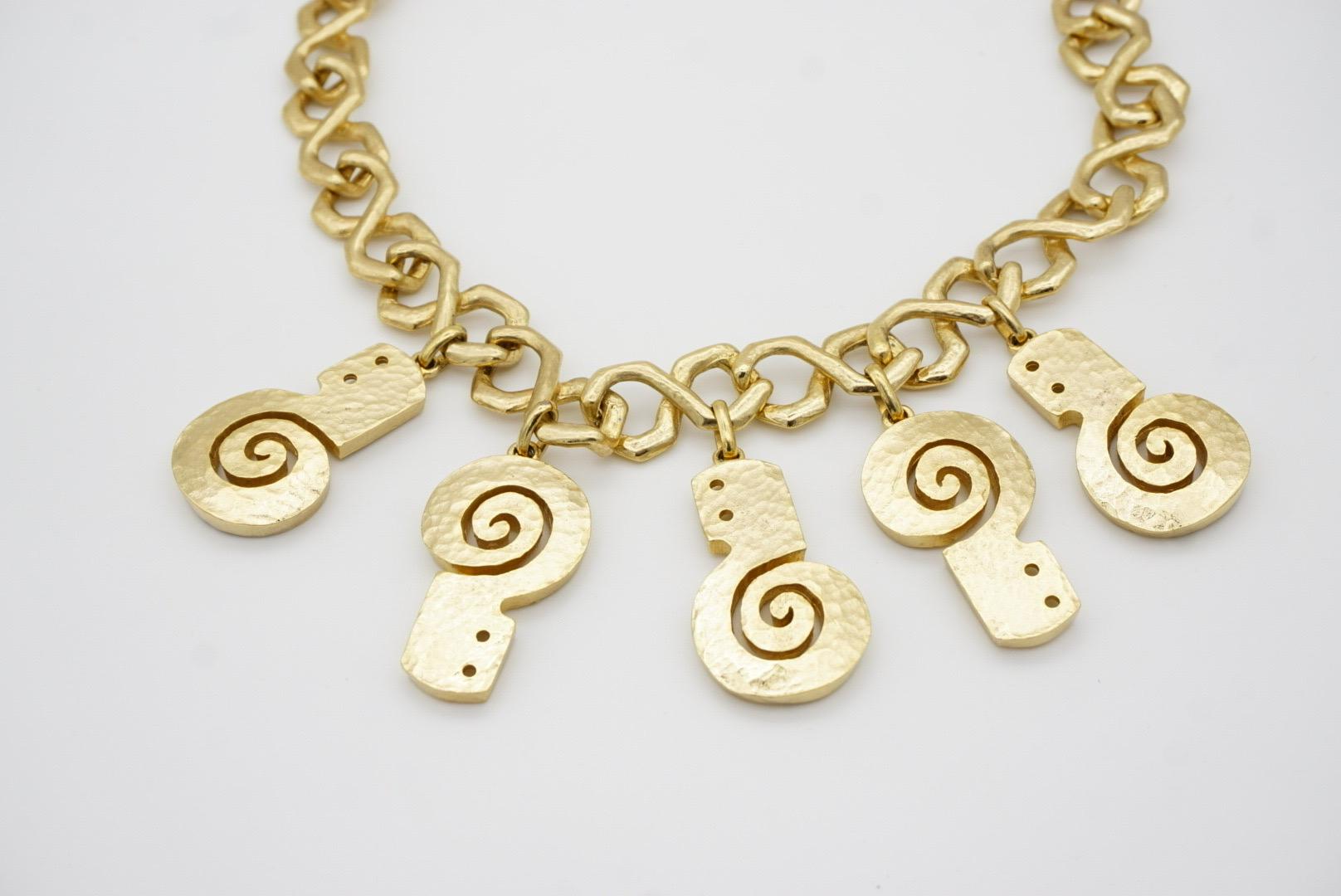 Pierre Balmain Vintage 1980 Five 5 Conch Shell Charms Bib Pendant Necklace in vendita 6