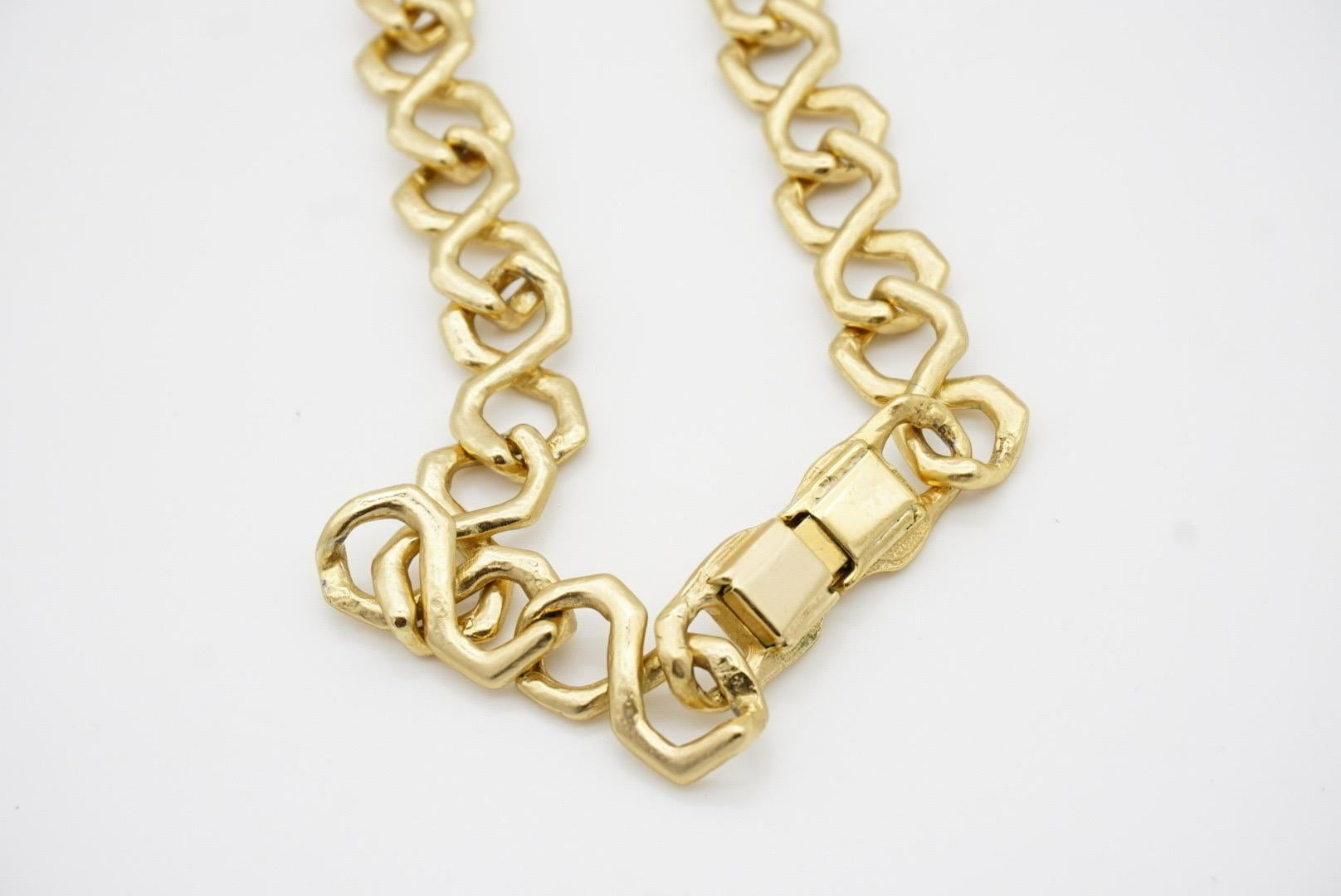 Pierre Balmain Vintage 1980 Five 5 Conch Shell Charms Bib Pendant Necklace in vendita 9