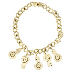 Collier plastron imposant Pierre Balmain vintage, avec breloques rares en or en forme de spirale et de coquillage