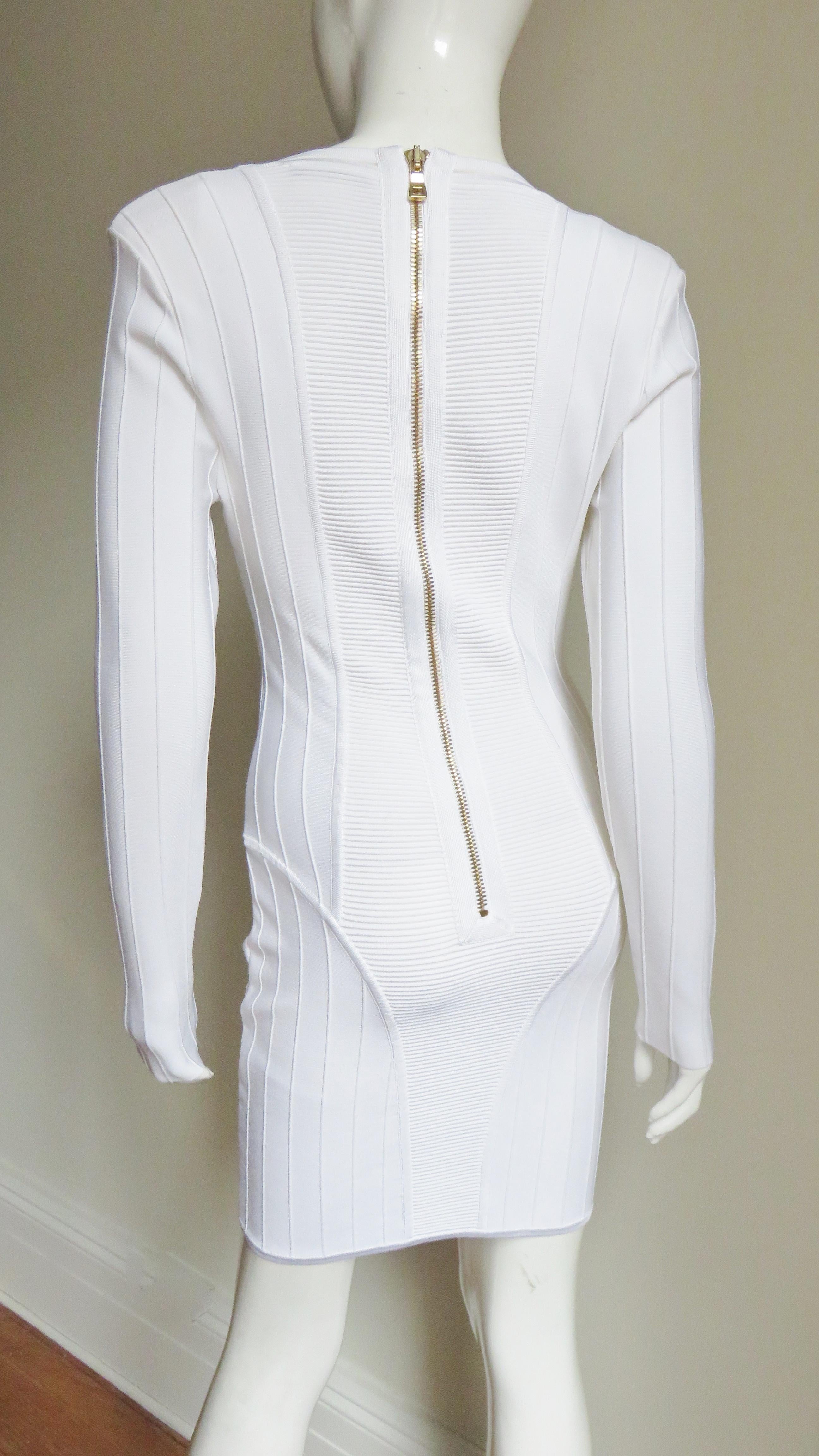 Pierre Balmain Weißes Bodycon-Kleid im Angebot 8