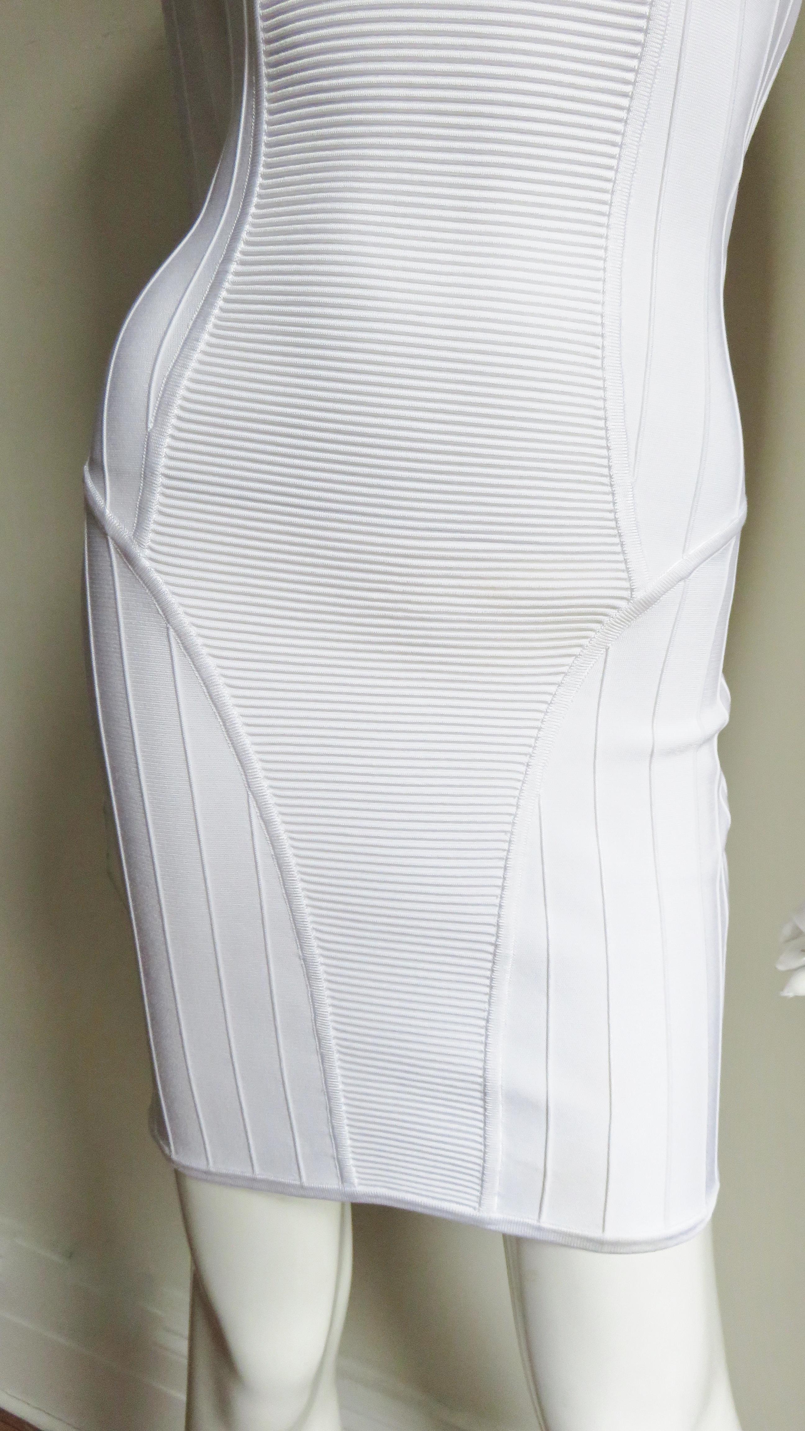 Pierre Balmain White Bodycon Dress In Excellent Condition For Sale In Water Mill, NY