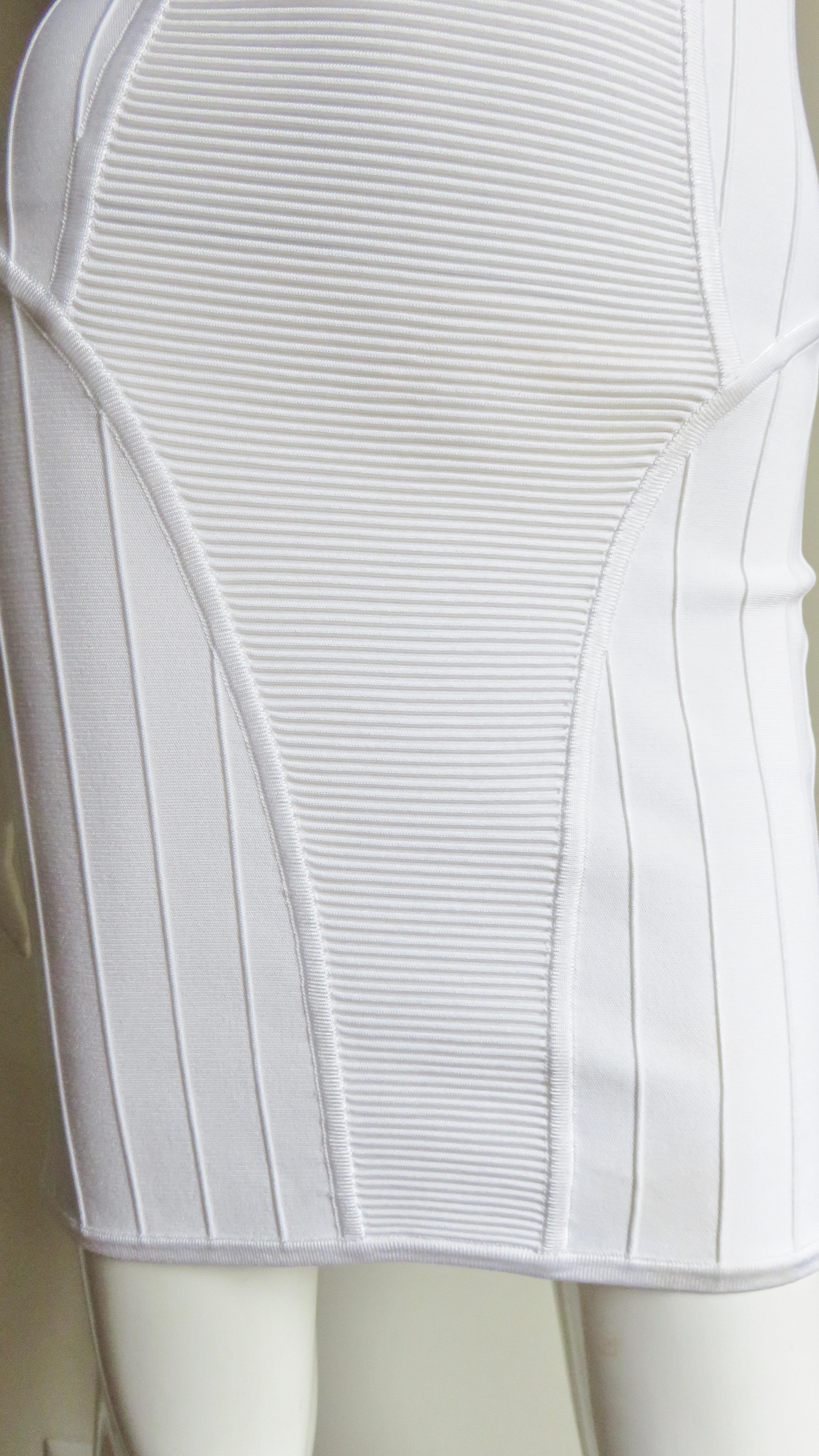Pierre Balmain Weißes Bodycon-Kleid im Angebot 3