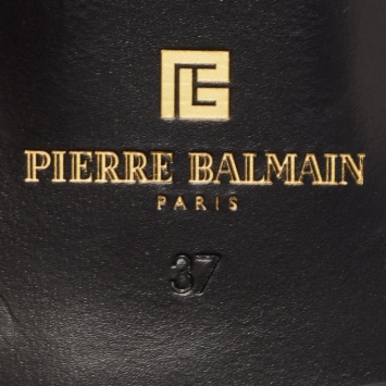 Cette paire confortable est votre premier choix lorsque vous partez pour une longue journée. Ces oxfords zébrés de Pierre Balmain ont des empeignes bien cousues, joliment posées sur des semelles durables.