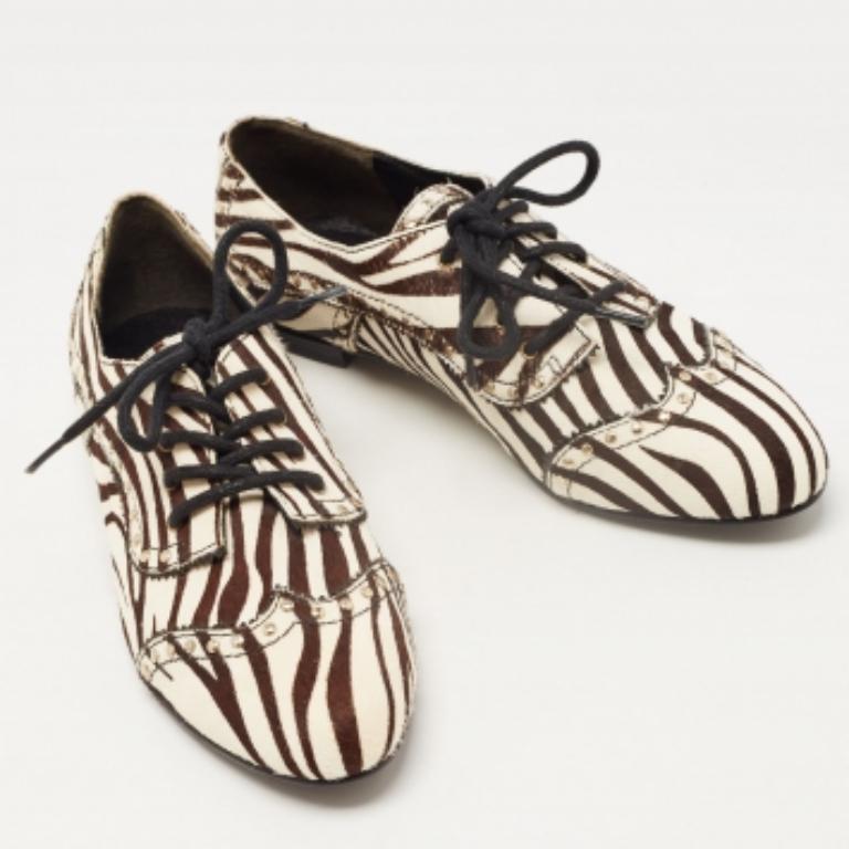 Pierre Balmain - Cheveux de poney imprimés zébrés et cuir clouté  Oxfords à lacets taille 37 en vente 1