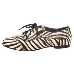 Pierre Balmain con pelo di pony e pelle borchiata con stampa zebrata  Oxfords in pizzo taglia 37