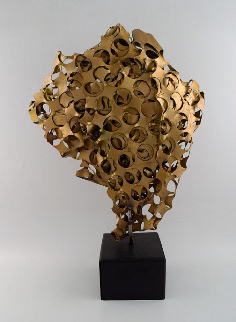 Pierre Bouvet, France. Colossal modernist brass sculpture. Late 20th century. In Excellent Condition For Sale In Copenhagen, DK