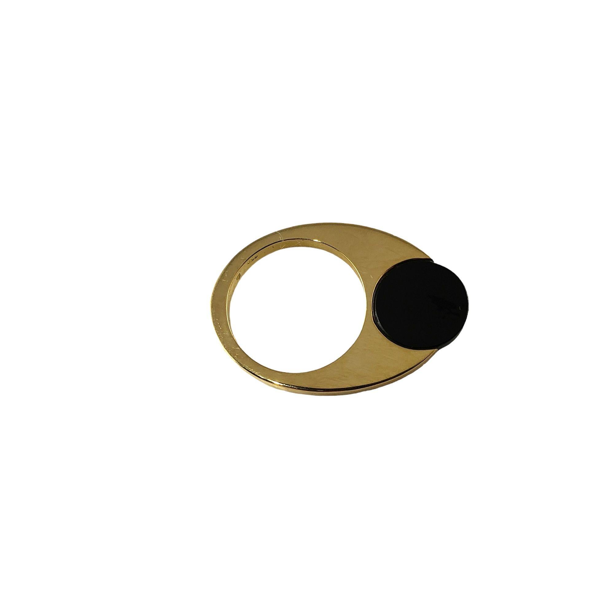 Round Cut Pierre Cardin 18 Karat Yellow Gold and Onyx Ring Size 6